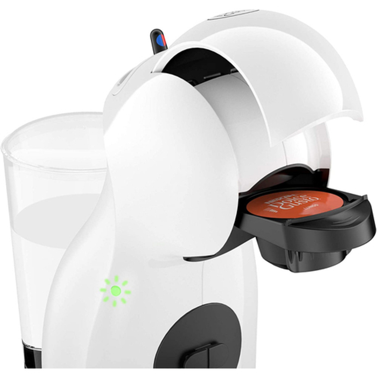 Weiße Kaffeemaschine mit eingelegter Kapsel. Die Maschine ist geöffnet und bereit zum Brühen.