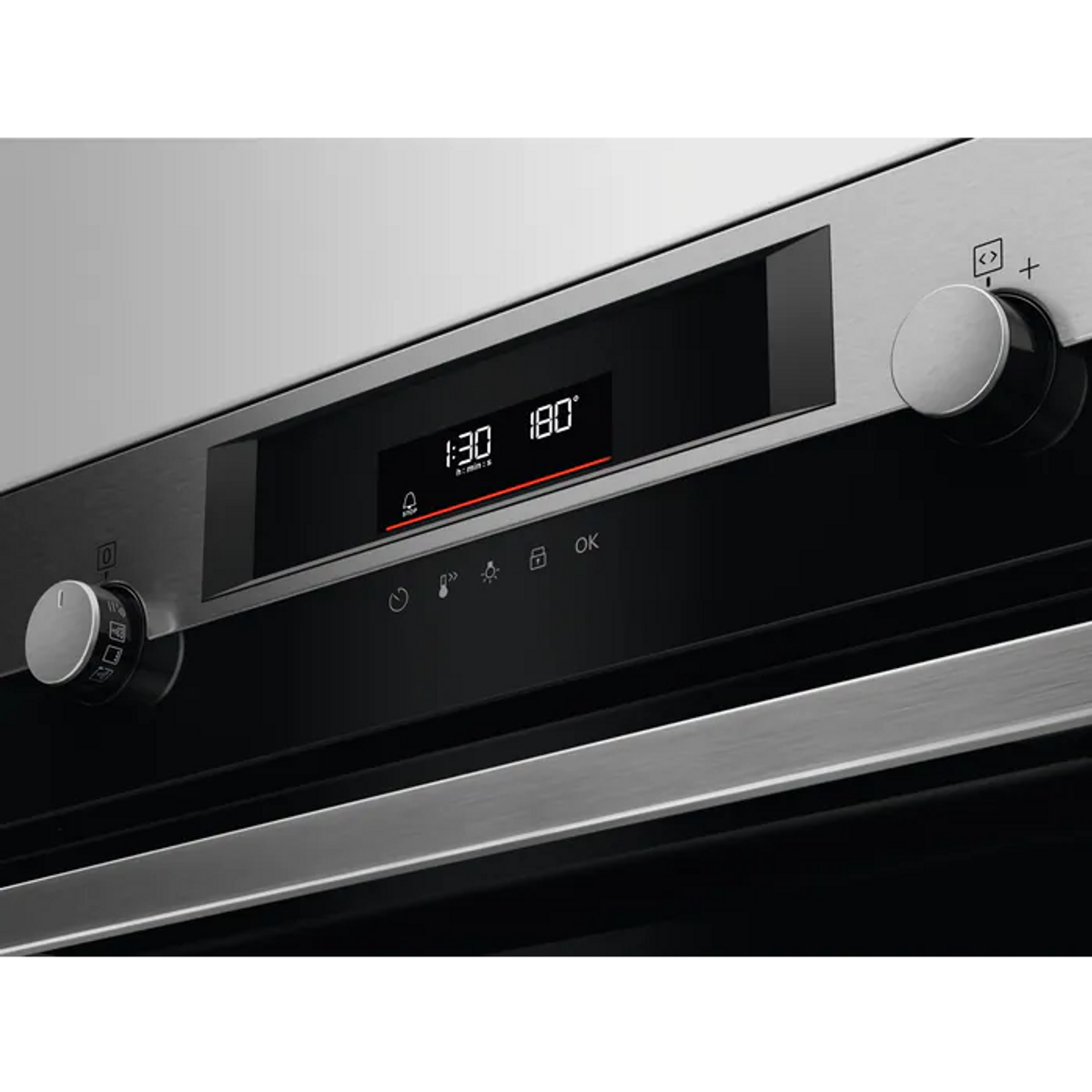 Un primer plano del panel de control de un horno con una pantalla.