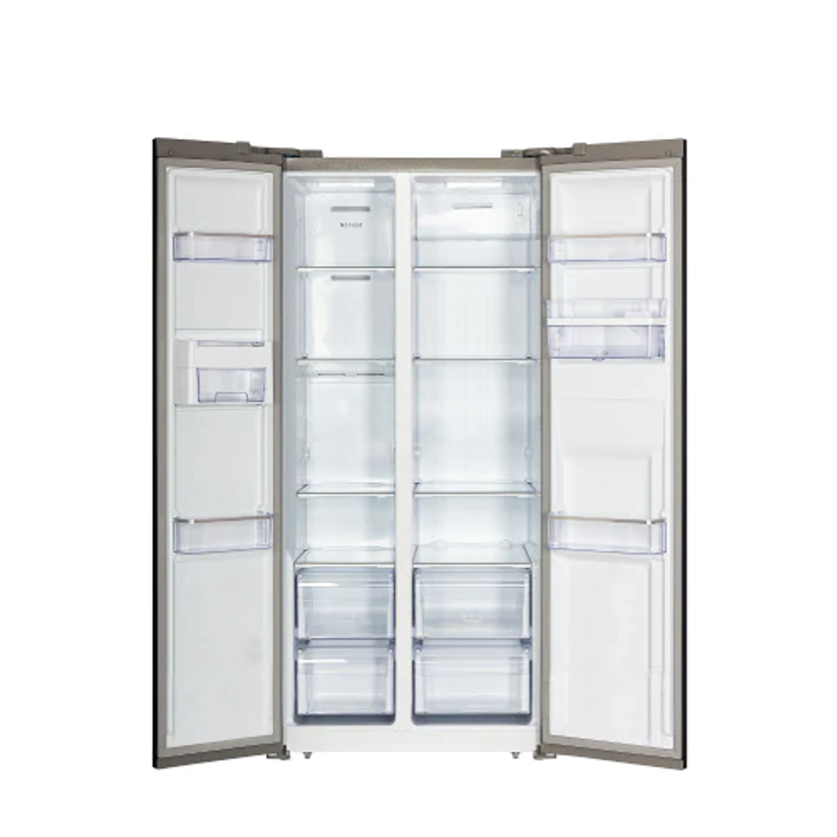 Un refrigerador con puertas dobles abiertas, mostrando estantes y cajones. Vista interior.
