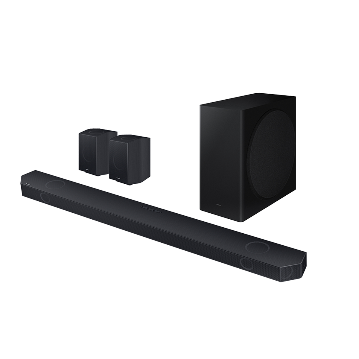 Schwarze Samsung Soundbar mit Subwoofer und zwei hinteren Lautsprechern. Schwarzer Hintergrund.