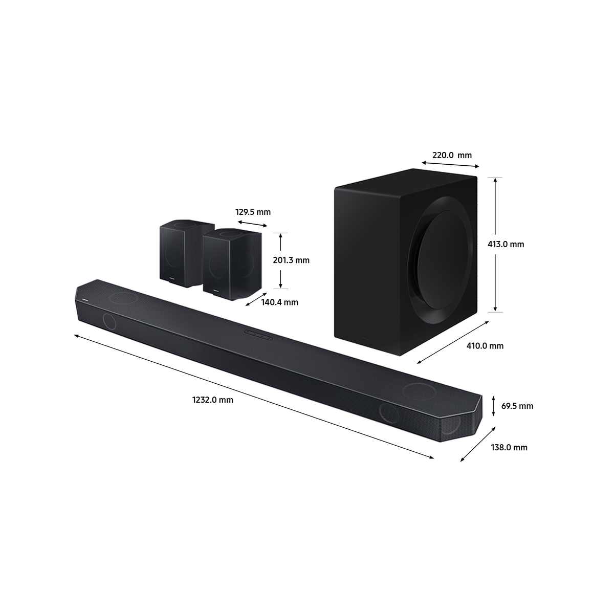 Soundbar, subwoofer e due altoparlanti neri, con dimensioni etichettate, su sfondo bianco.