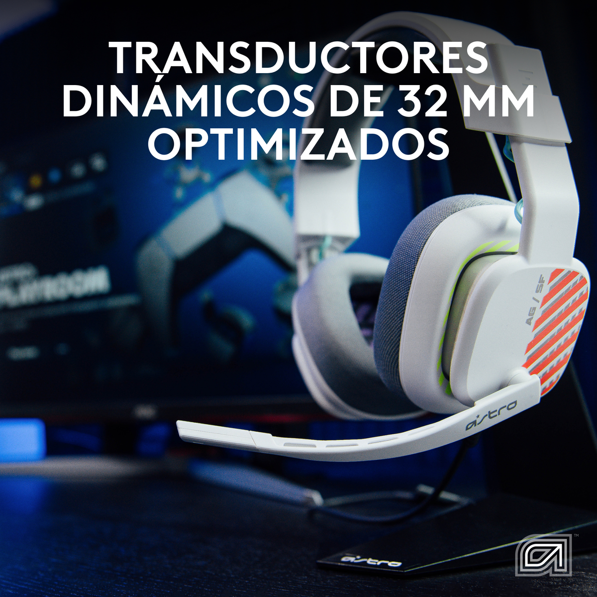 Weißes und graues Gaming-Headset auf einem schwarzen Schreibtisch. Text: 32 MM DYNAMIC DRIVERS.