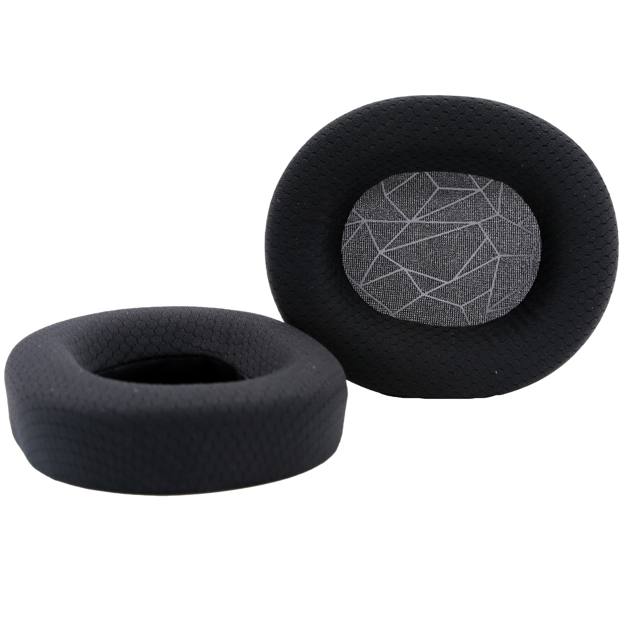 Dwie czarne nauszniki do słuchawek. Jedna jest cała, druga jest na lewą stronę. Białe tło.