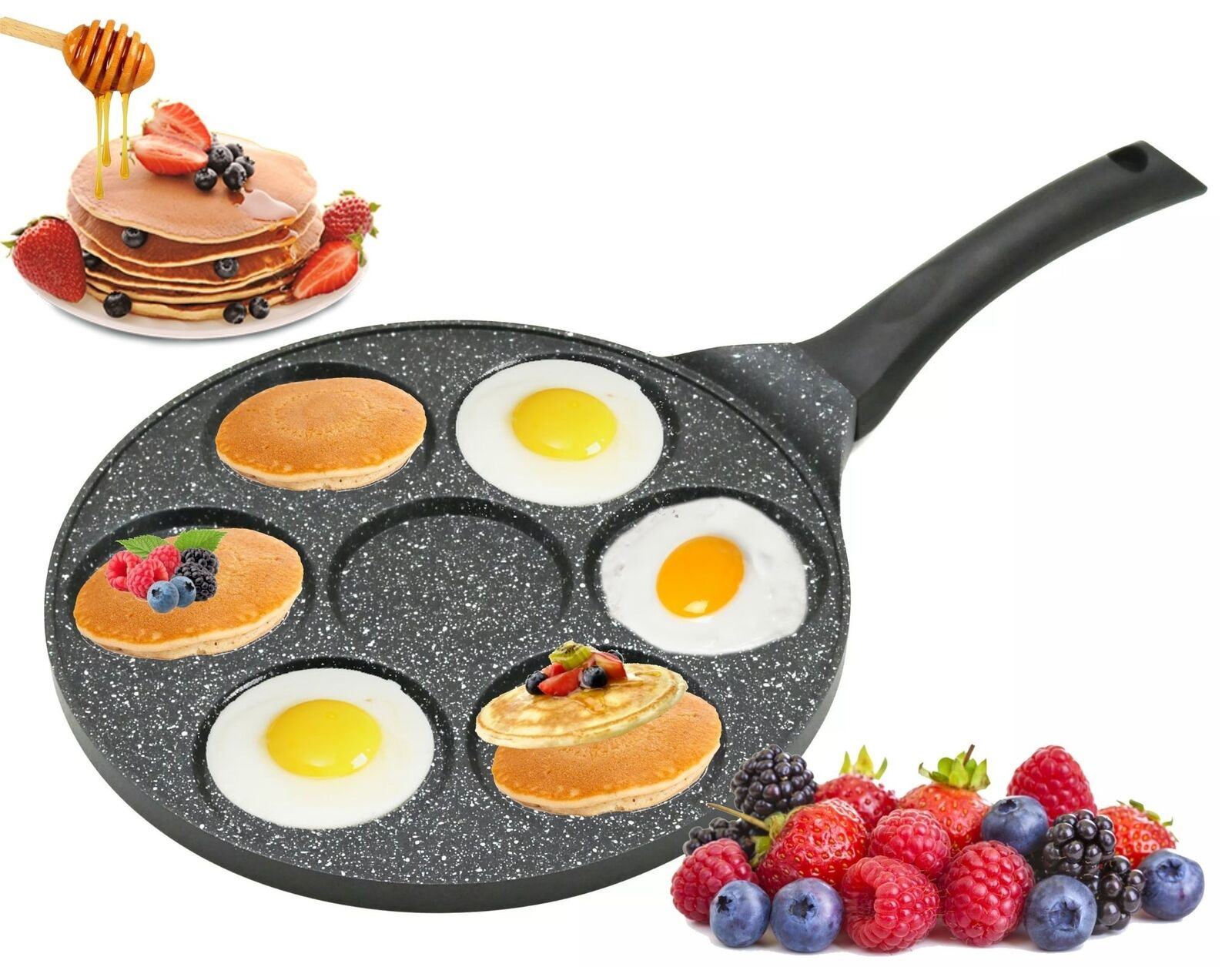 Pfannkuchenpfanne mit Pfannkuchen und Eiern. Beeren und Honig auf weißem Hintergrund.