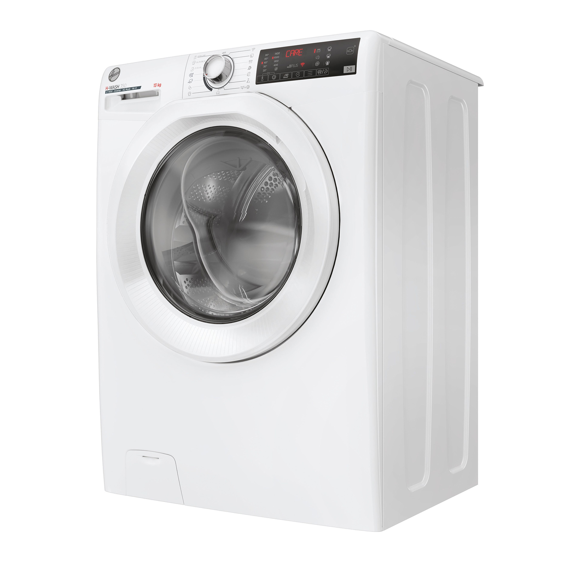 Weiße Waschmaschine, schräge Ansicht. Sie hat ein digitales Display und eine Tür.