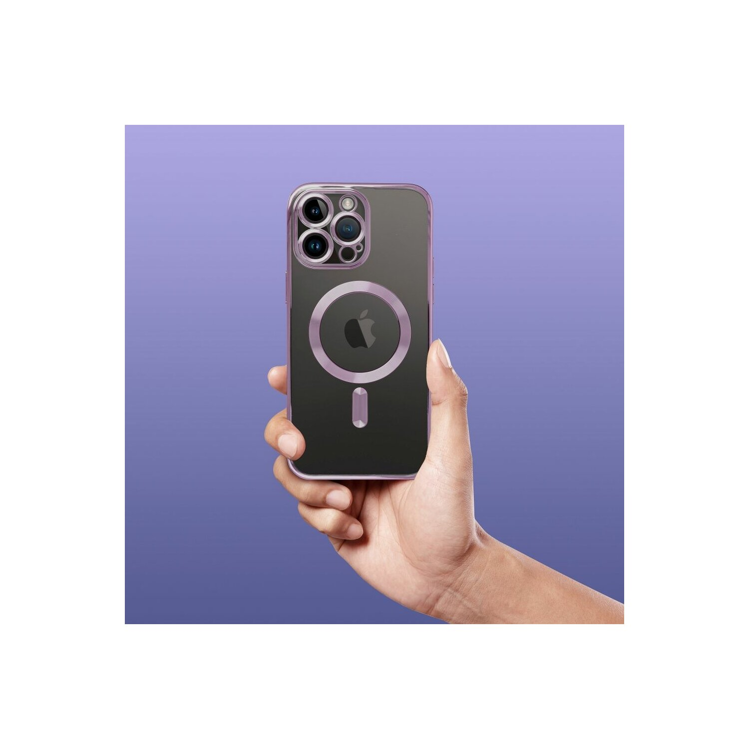 Mano che tiene un telefono in una custodia trasparente con anello viola e logo Apple.