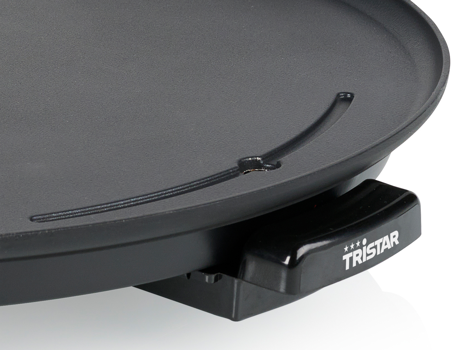 Czarna patelnia z uchwytem. Zbliżenie na czarną patelnię z uchwytem.