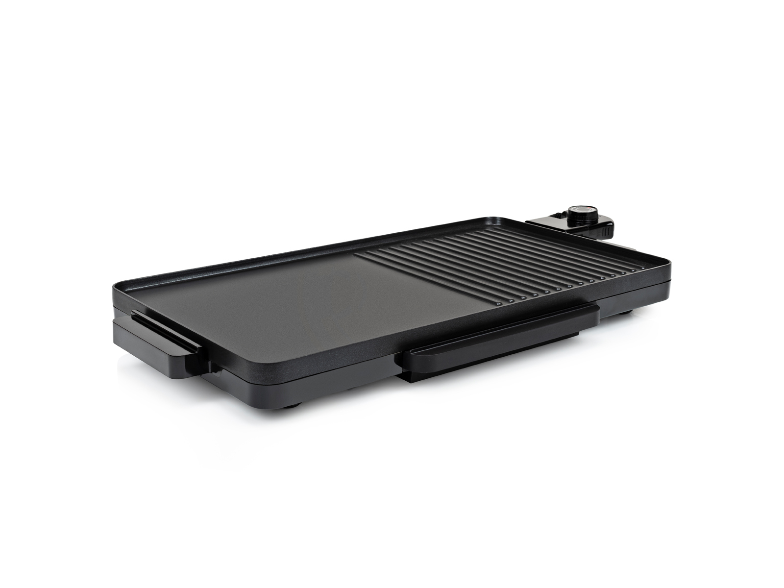 Schwarzer Elektrogrill auf weißem Hintergrund, flache Oberseite mit Rillen und Griffen.