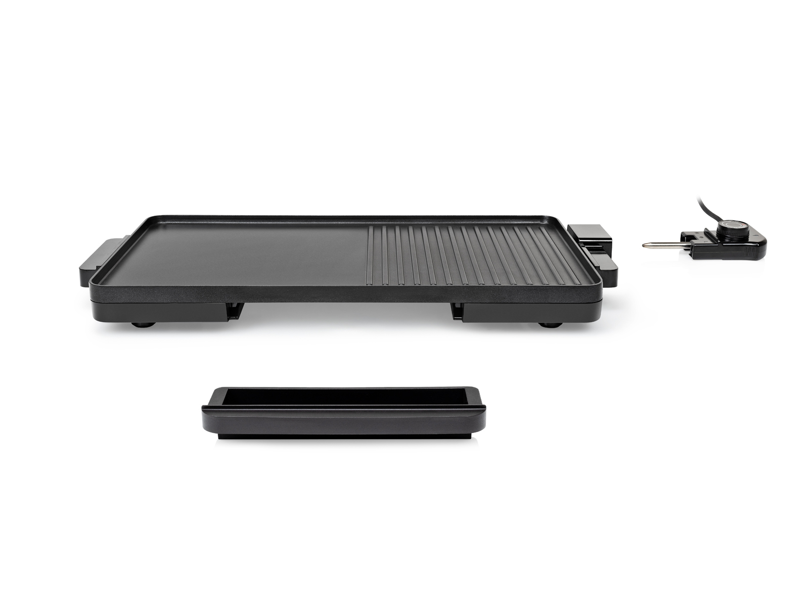 Schwarzer Elektrogrill mit getrennten Heizelementen, Ablauf und Bedienfeld.