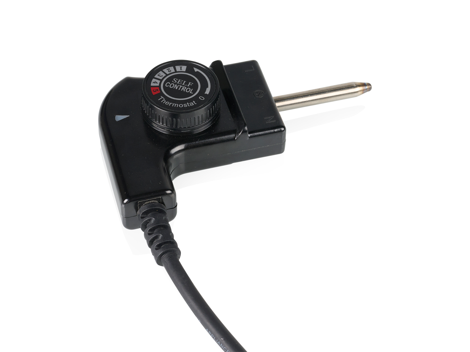 Czarna wtyczka termostatu z pokrętłem regulacji temperatury. Metalowa sonda wystaje z wtyczki.
