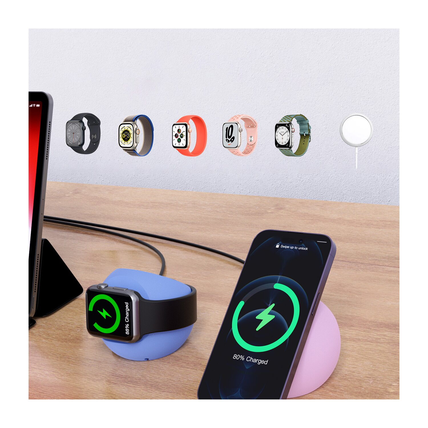 Eine Ladestation mit Smartwatches und einem Smartphone auf einer Holzoberfläche.