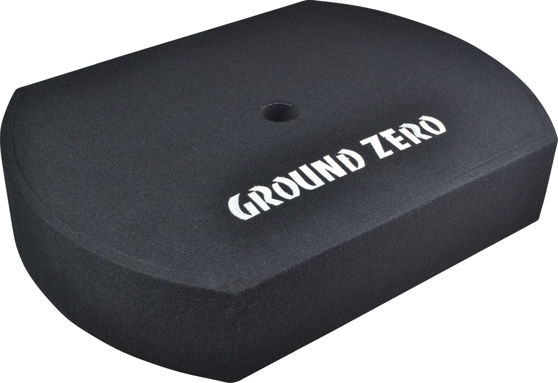 Schwarze Ground Zero Subwoofer-Box auf weißem Hintergrund, mit weißem Text und gewölbter Oberseite.