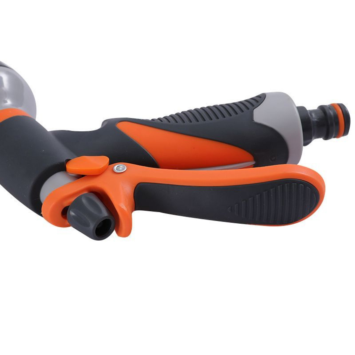 Nahaufnahme einer grauen, orangefarbenen und schwarzen Wasserspritzpistole auf weißem Hintergrund.