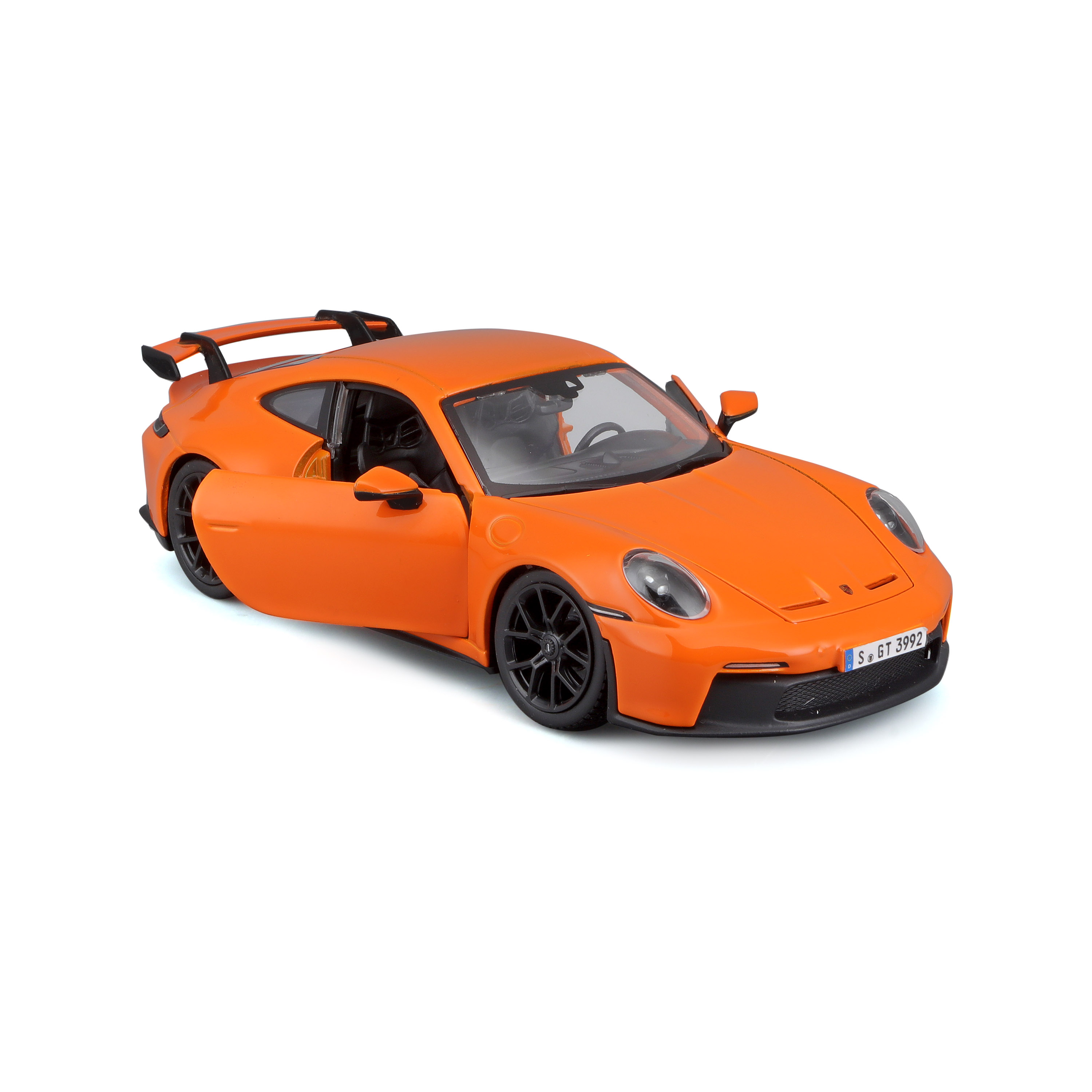 Ein orangefarbener Sportwagen mit geöffneter Tür, auf weißem Hintergrund. Schwarze Räder und Spoiler.