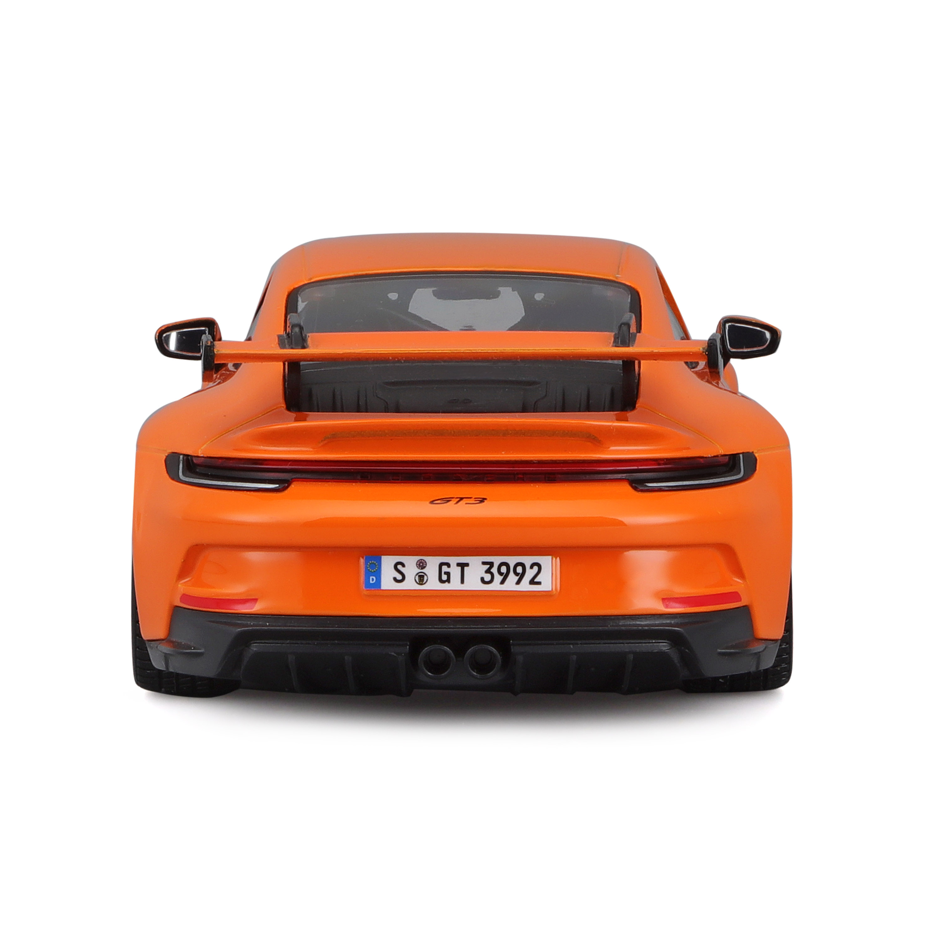 Orangefarbene Sportwagen-Rückansicht. Kennzeichen sichtbar. Der Hintergrund ist weiß.