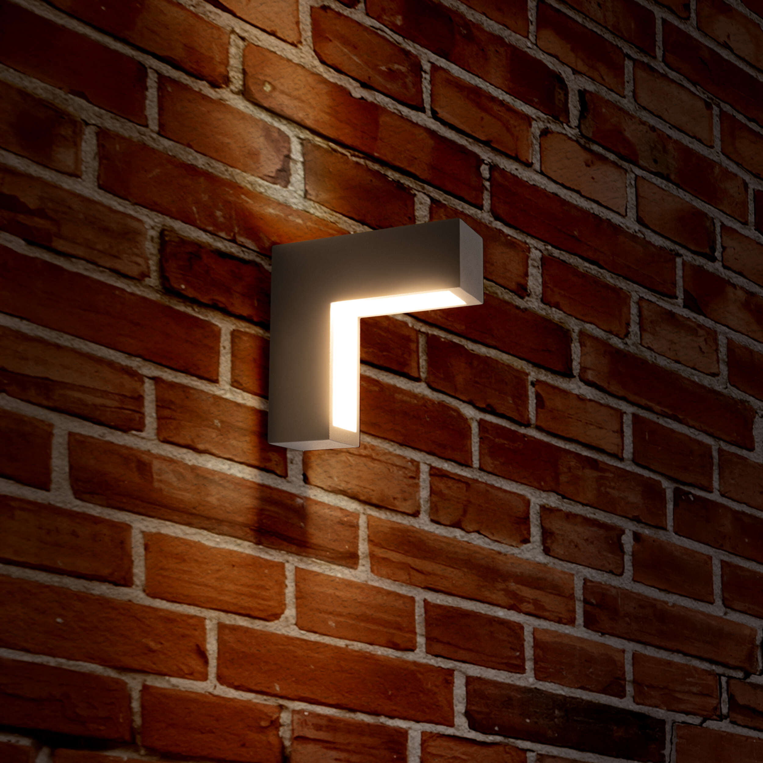 Eine L-förmige Wandleuchte an einer Backsteinmauer. Das Licht ist weiß, die Wand aus roten Ziegeln.