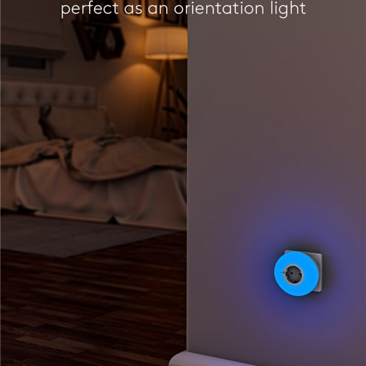 Ein Schlafzimmer mit einer Wandsteckdose, die blaues Licht aussendet, perfekt zur Orientierung in der Nacht.