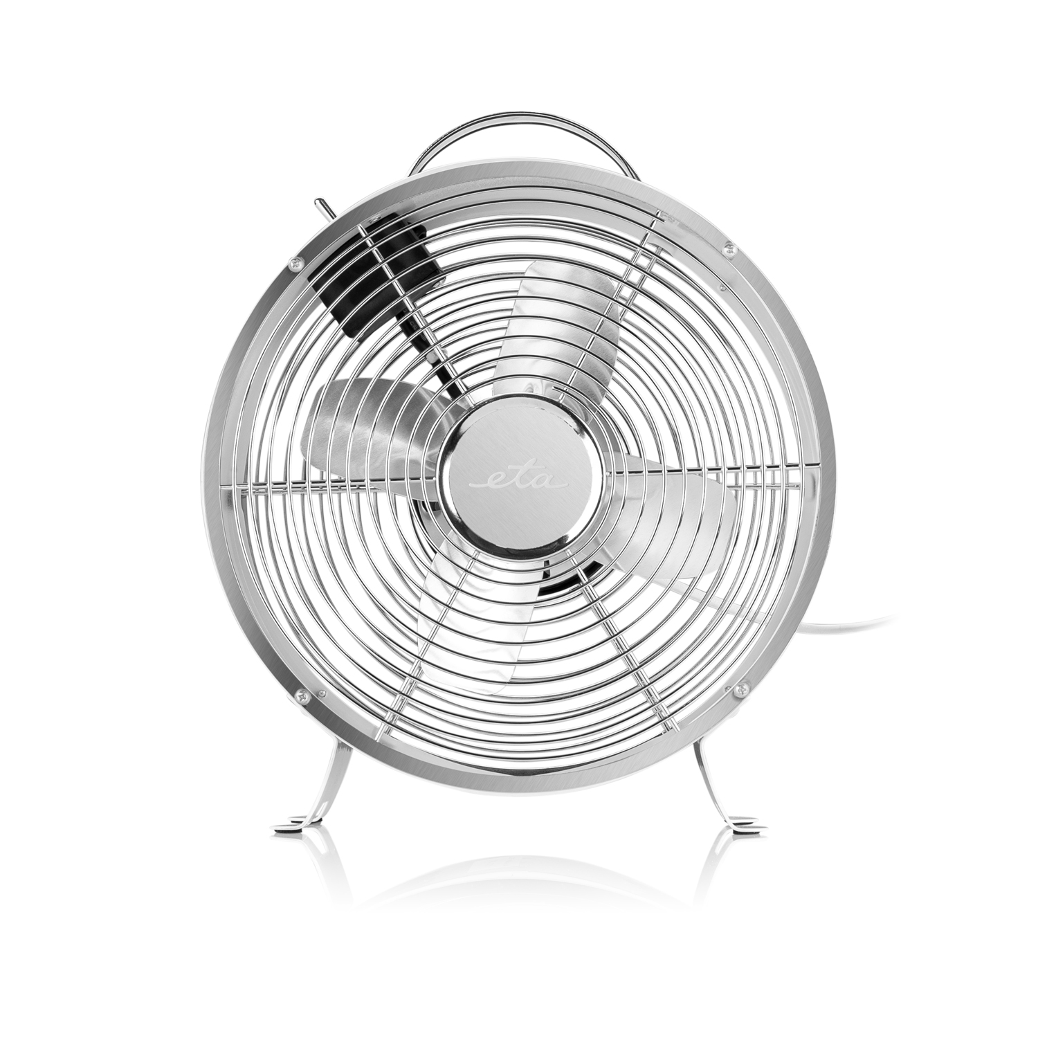 Silberner Retro-Ventilator mit weißem Hintergrund.