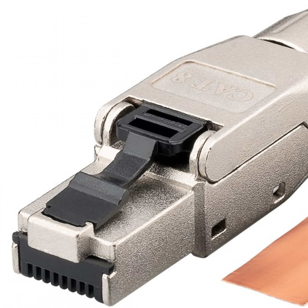 Nahaufnahme eines silbernen RJ45-Anschlusses mit schwarzem Riegel und Kupferdraht.