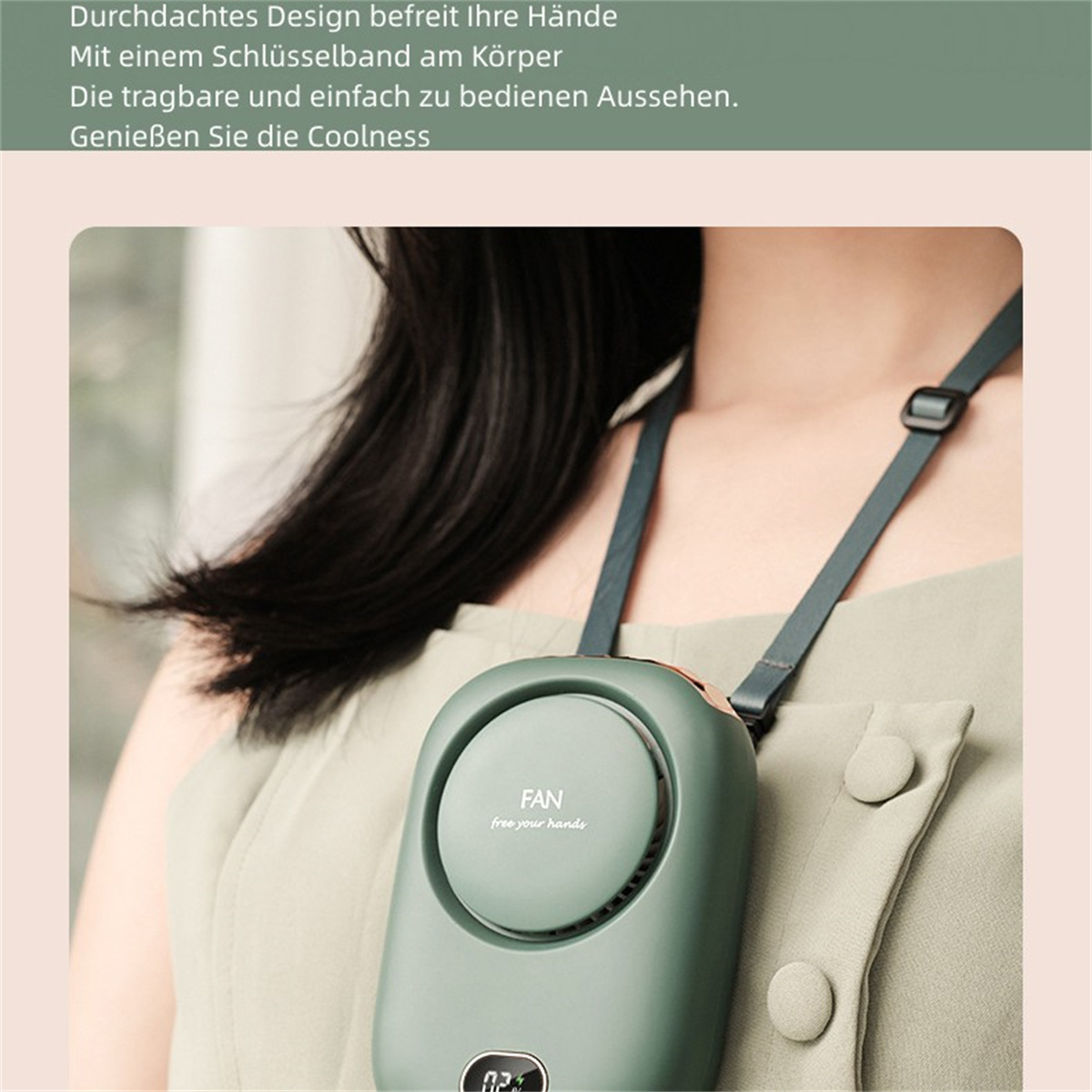 Eine Frau trägt einen kleinen grünen Ventilator um den Hals, mit dem Text 'FAN' und 'free your hands'.
