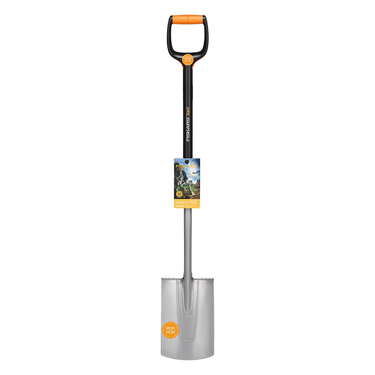 Schaufel mit orangefarbenem Griff und silberner Klinge, auf weißem Hintergrund. Anhänger am Griff.