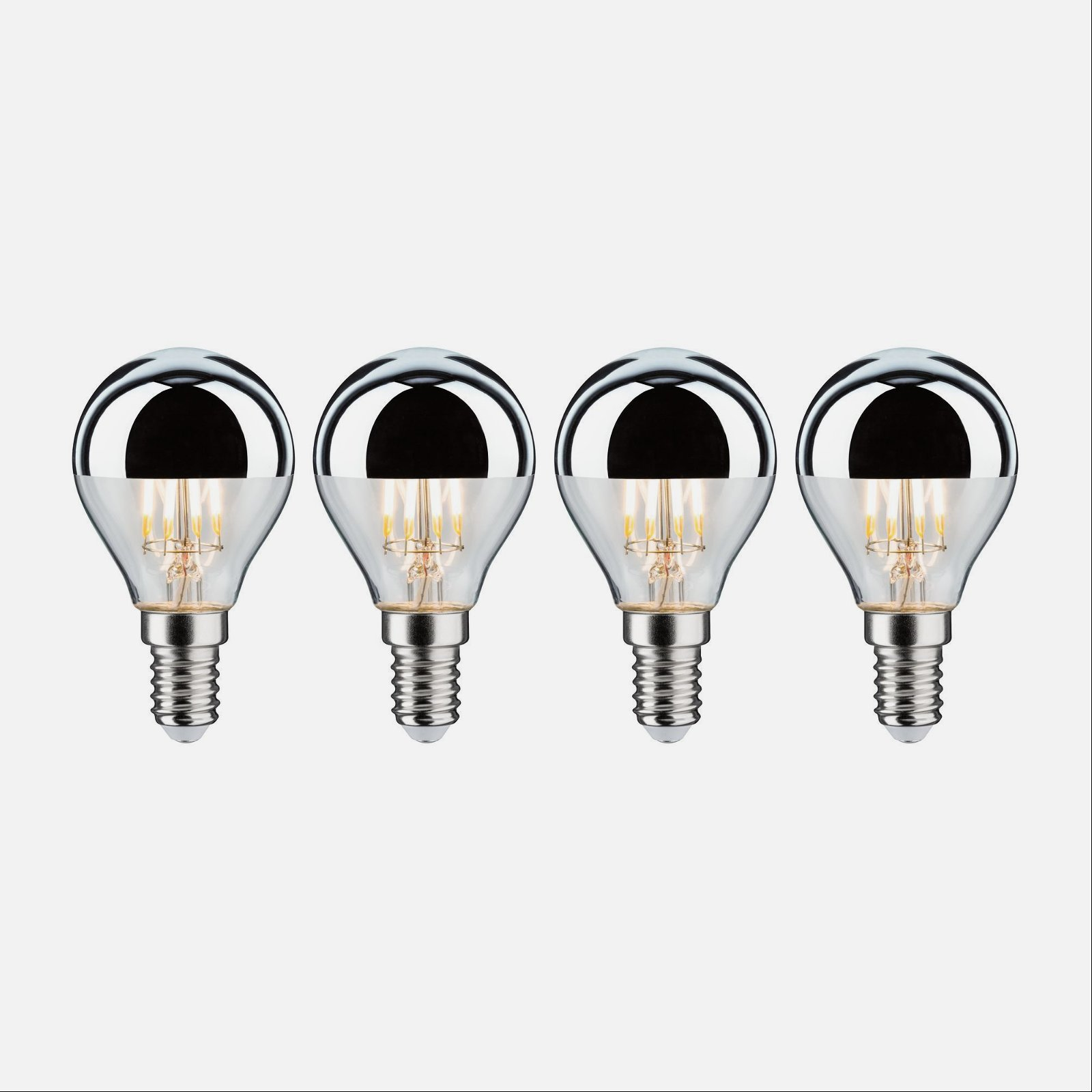 Cztery żarówki ze srebrnymi nakładkami na białym tle.