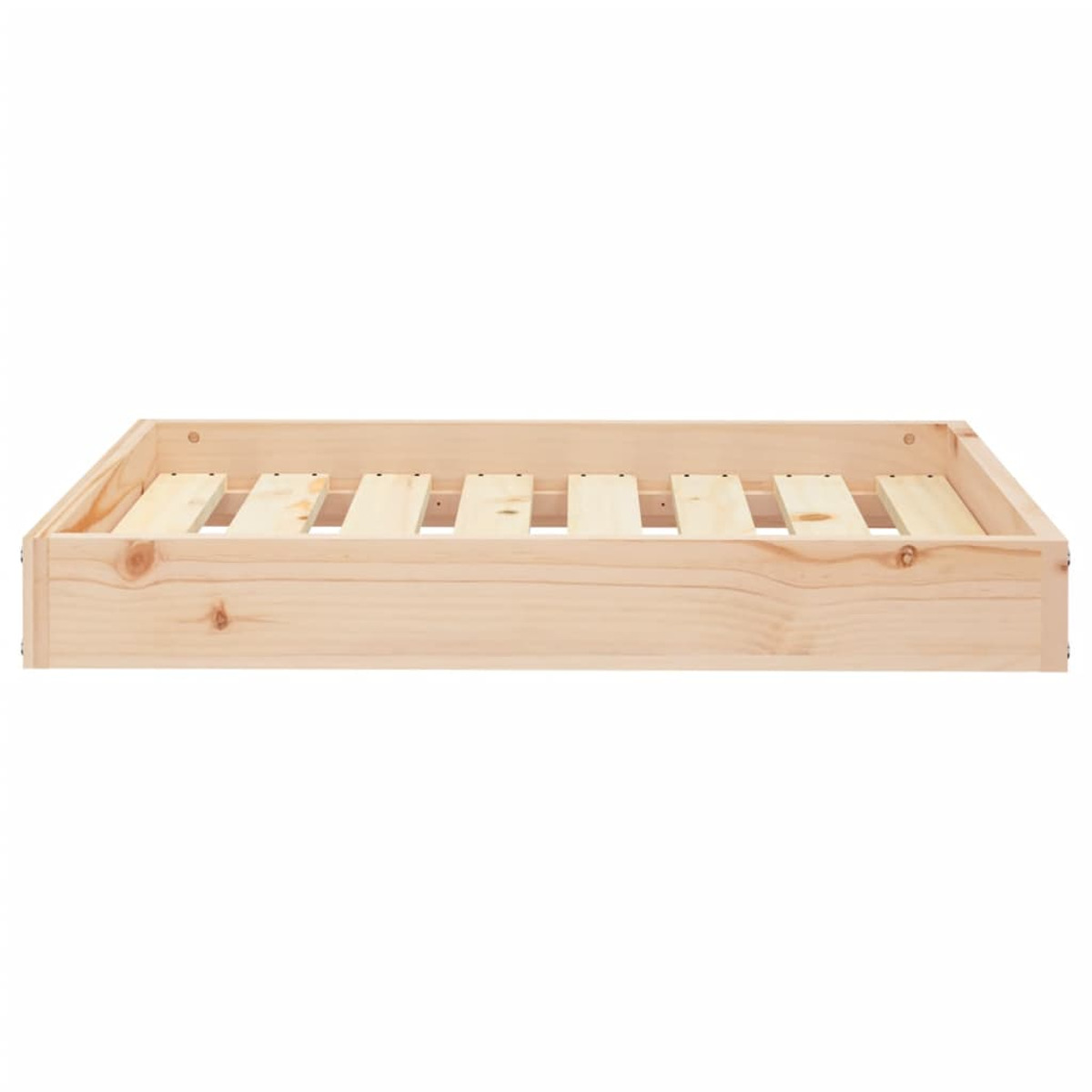 Bettrahmen aus Holz. Helle Holzfarbe. Latten sichtbar. Weißer Hintergrund.