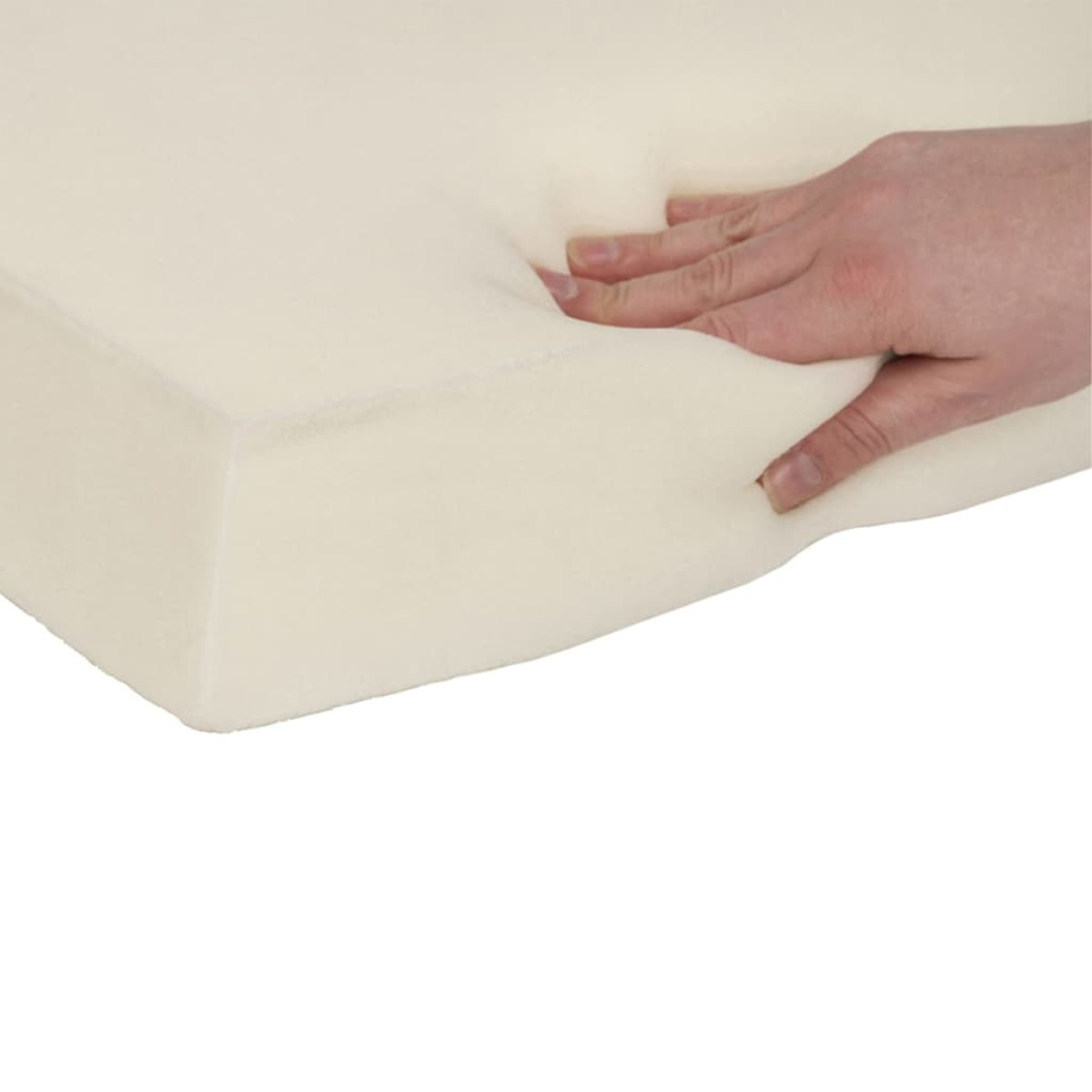Una mano che preme su un cuscino di schiuma bianco. La schiuma è morbida e cedevole.