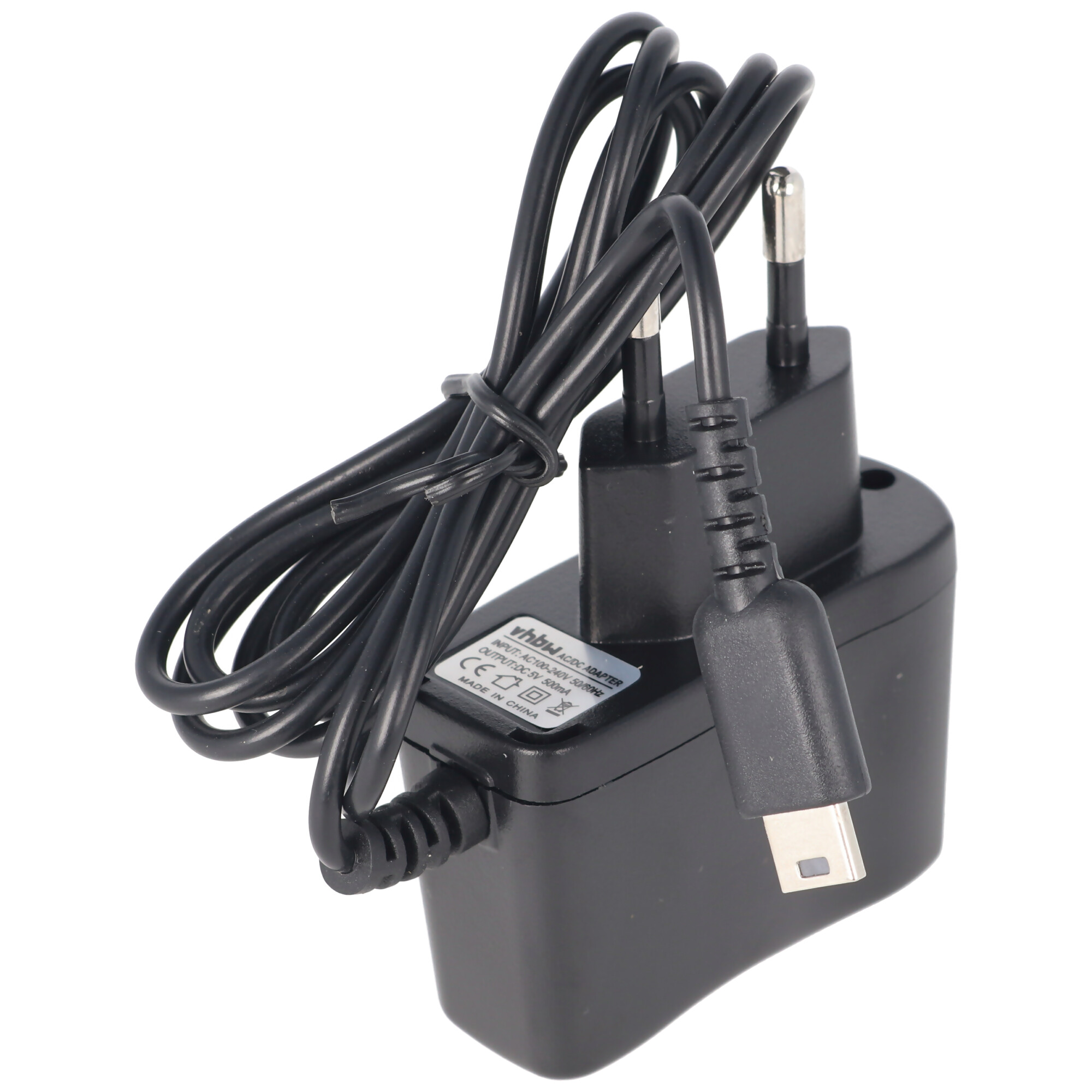 Schwarzes Netzteil mit Micro-USB-Anschluss. Isoliert auf weißem Hintergrund.