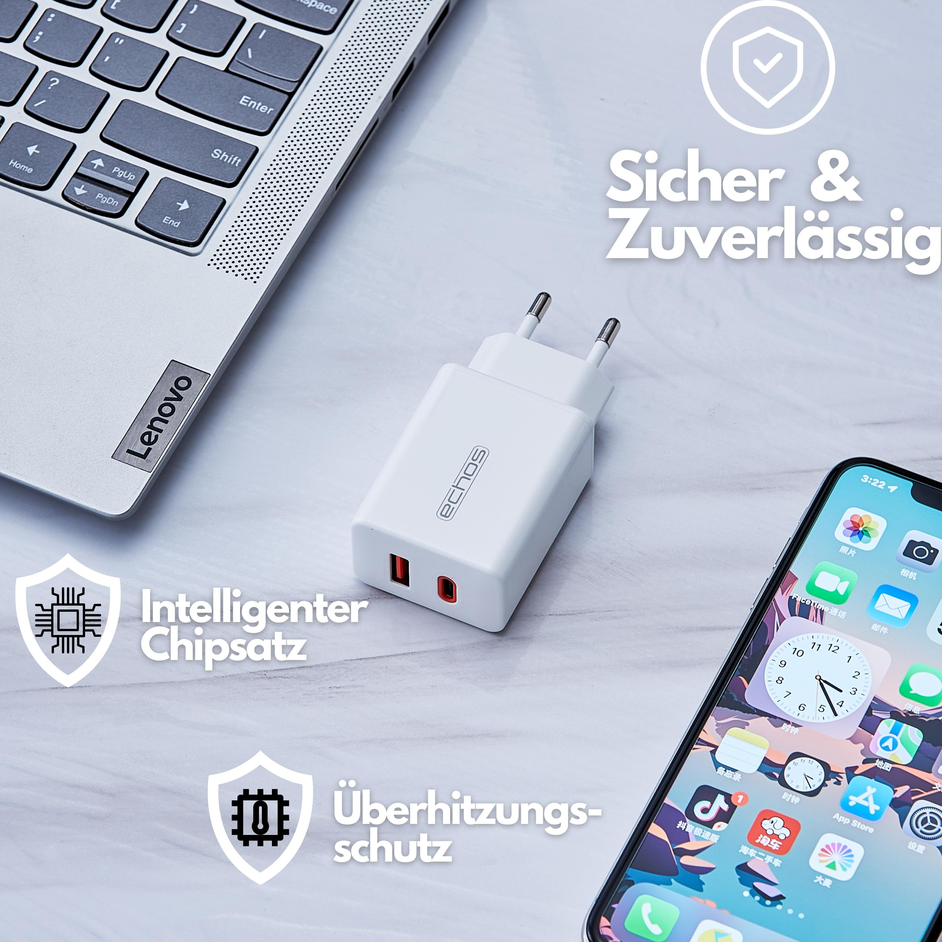 Weißes Ladegerät mit roten Anschlüssen neben Telefon und Laptop.