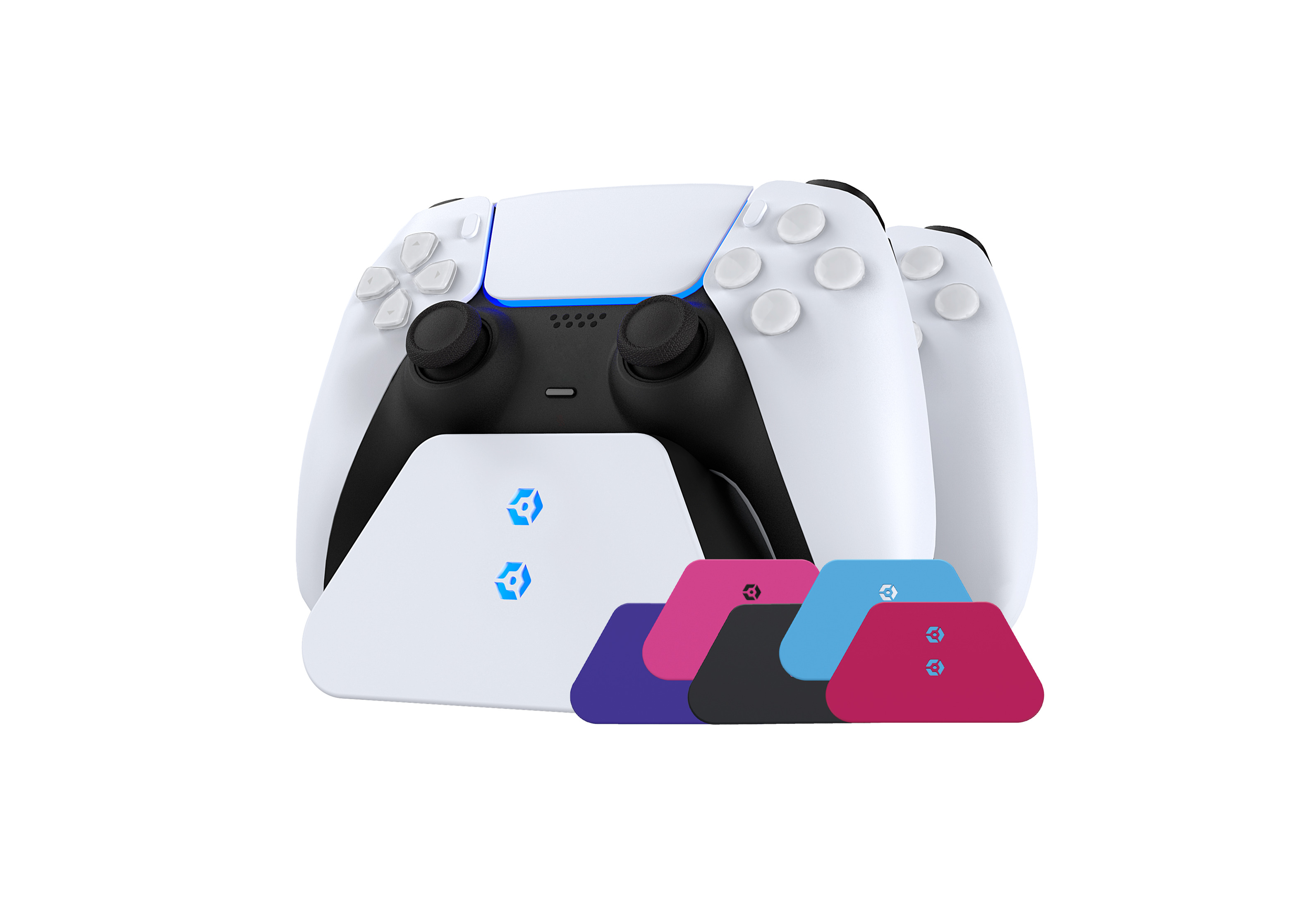 Controller di gioco bianchi e neri su un caricatore. Sfondo bianco. Accessori colorati.