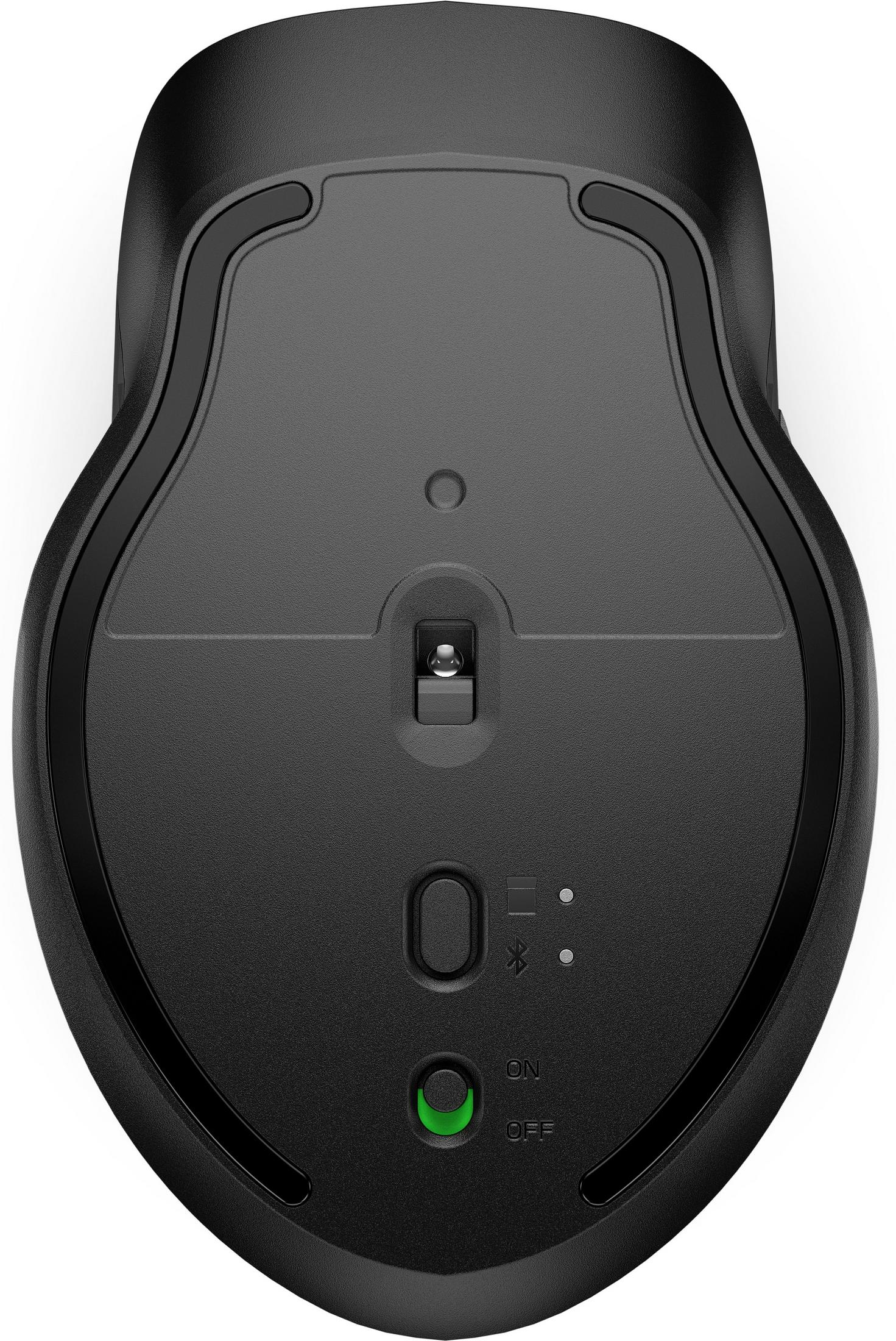 Açma/kapama anahtarı ve Bluetooth göstergesi olan siyah bir bilgisayar faresinin altı.