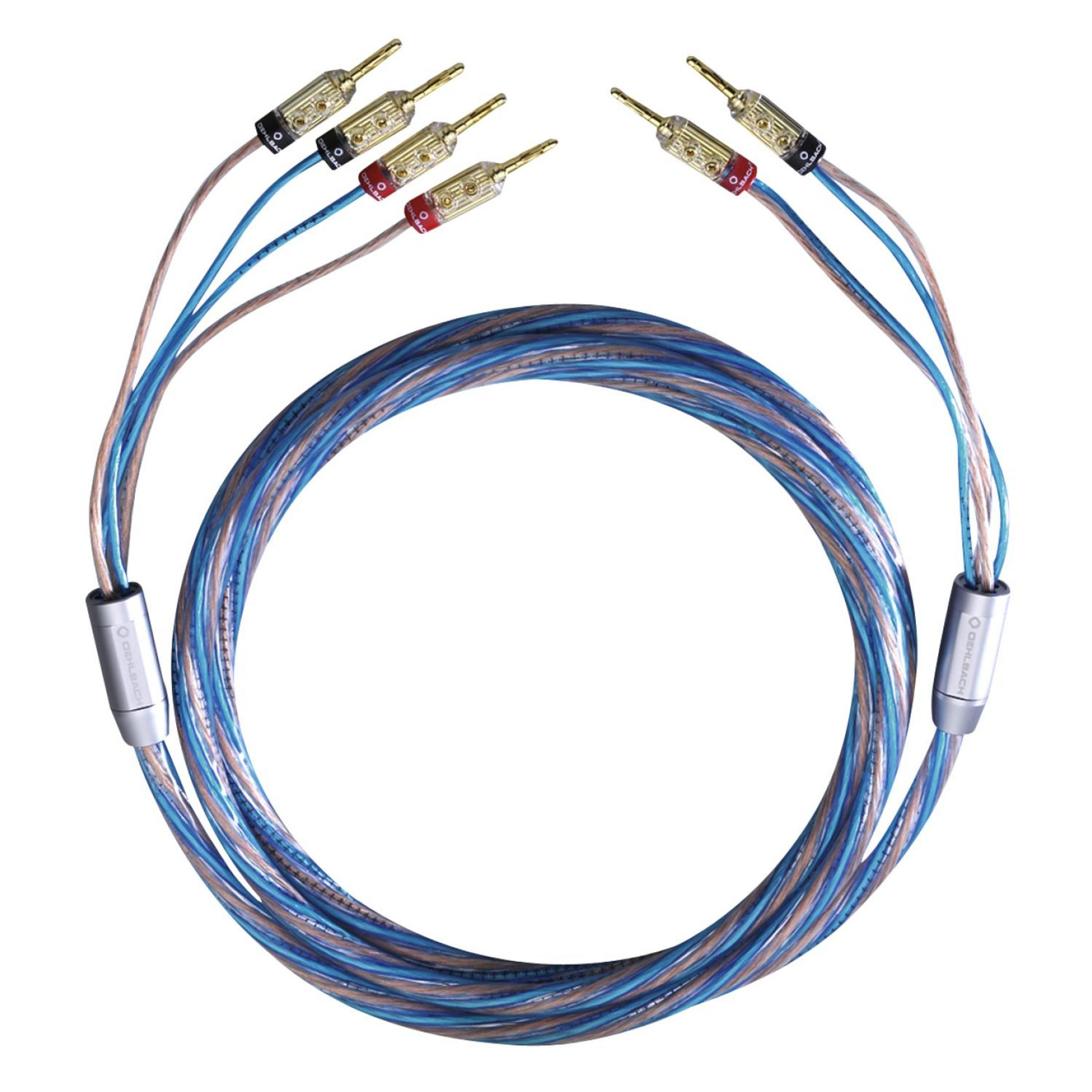Aufgerollte Audiokabel mit Goldsteckern und blauen und braunen Strängen.