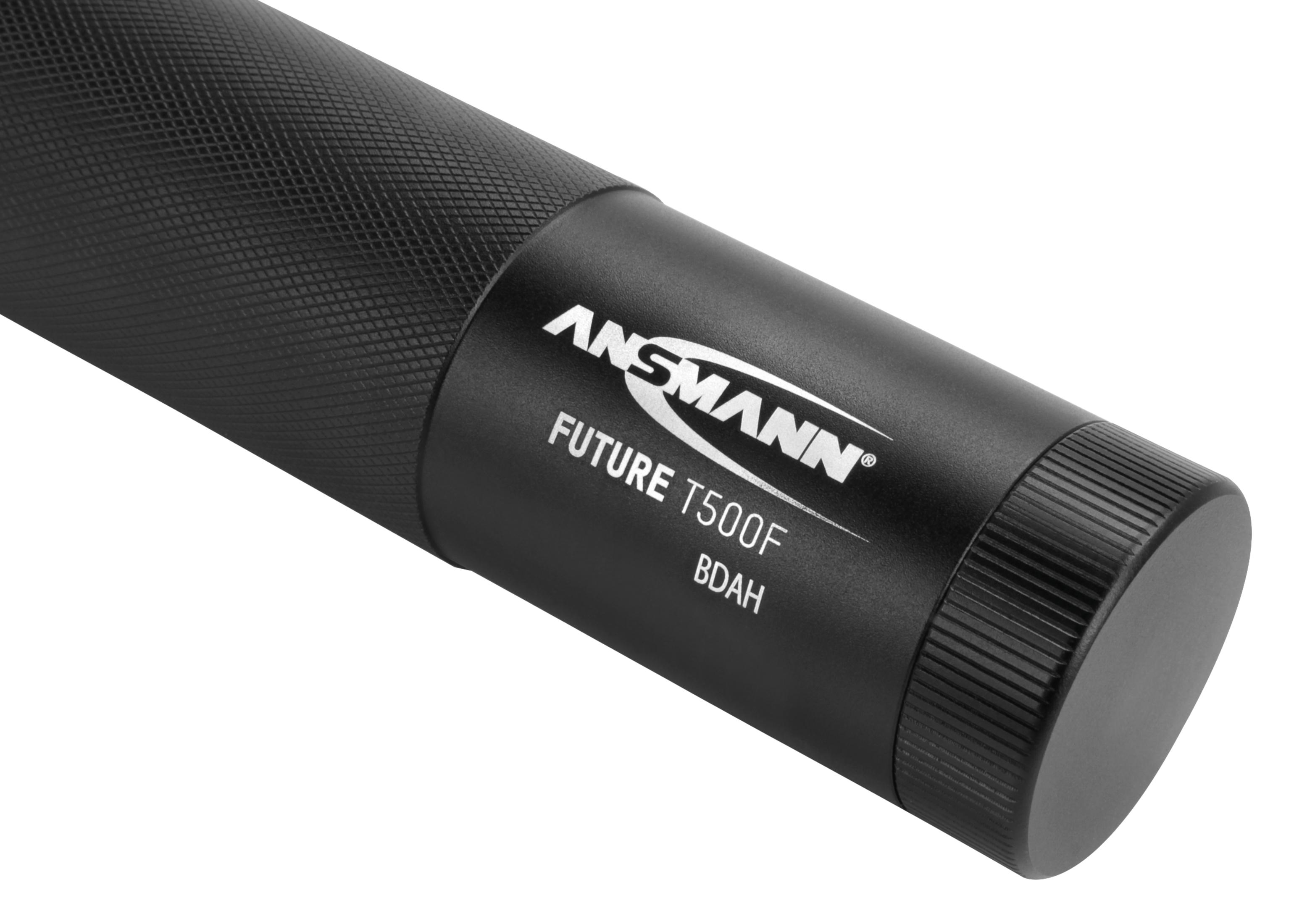 Linterna negra con agarre texturizado y la marca ANSMANN, Future T500F.