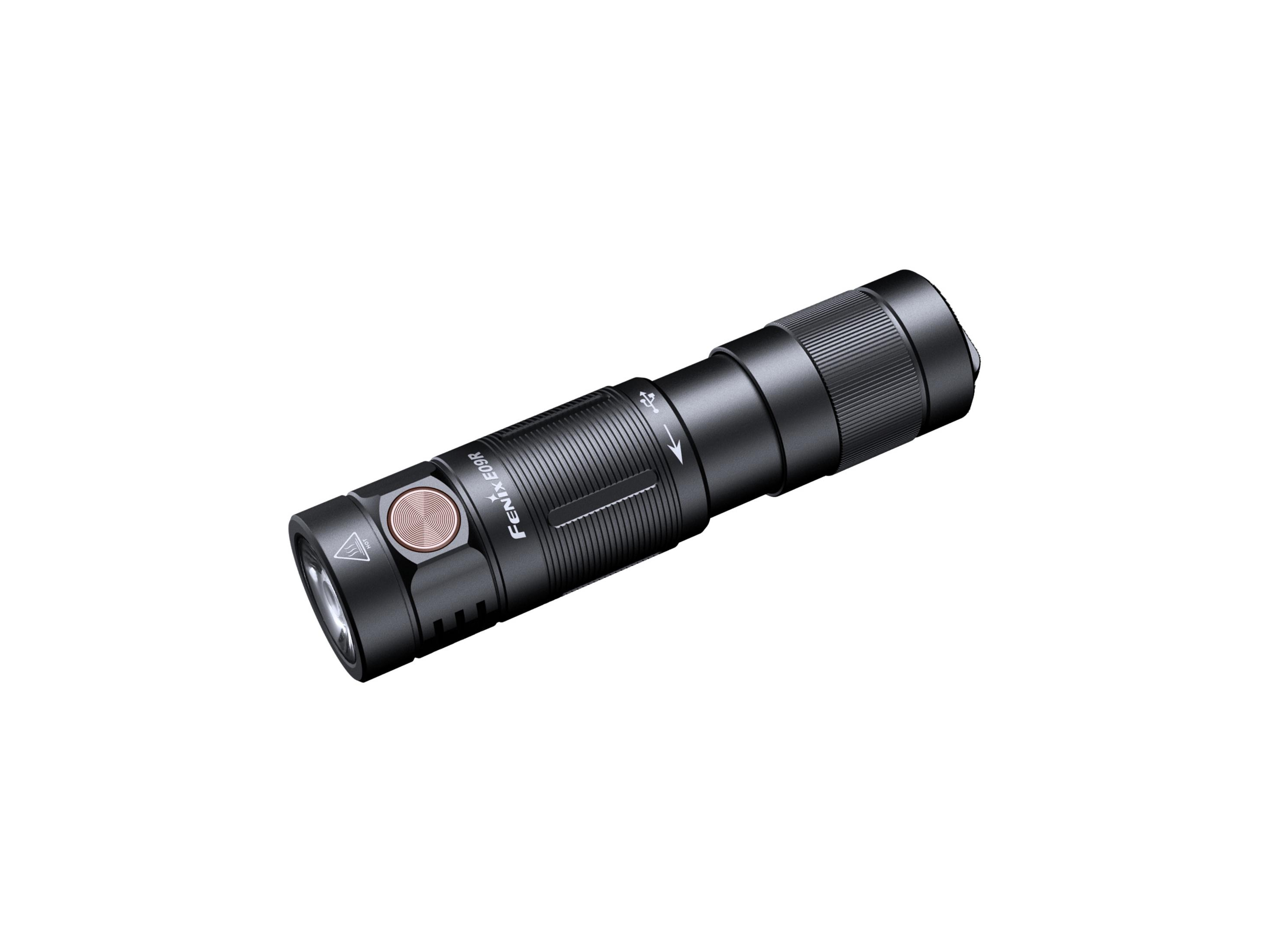 Schwarze Taschenlampe mit geriffeltem Gehäuse, Knopf und Lichtstrahl.