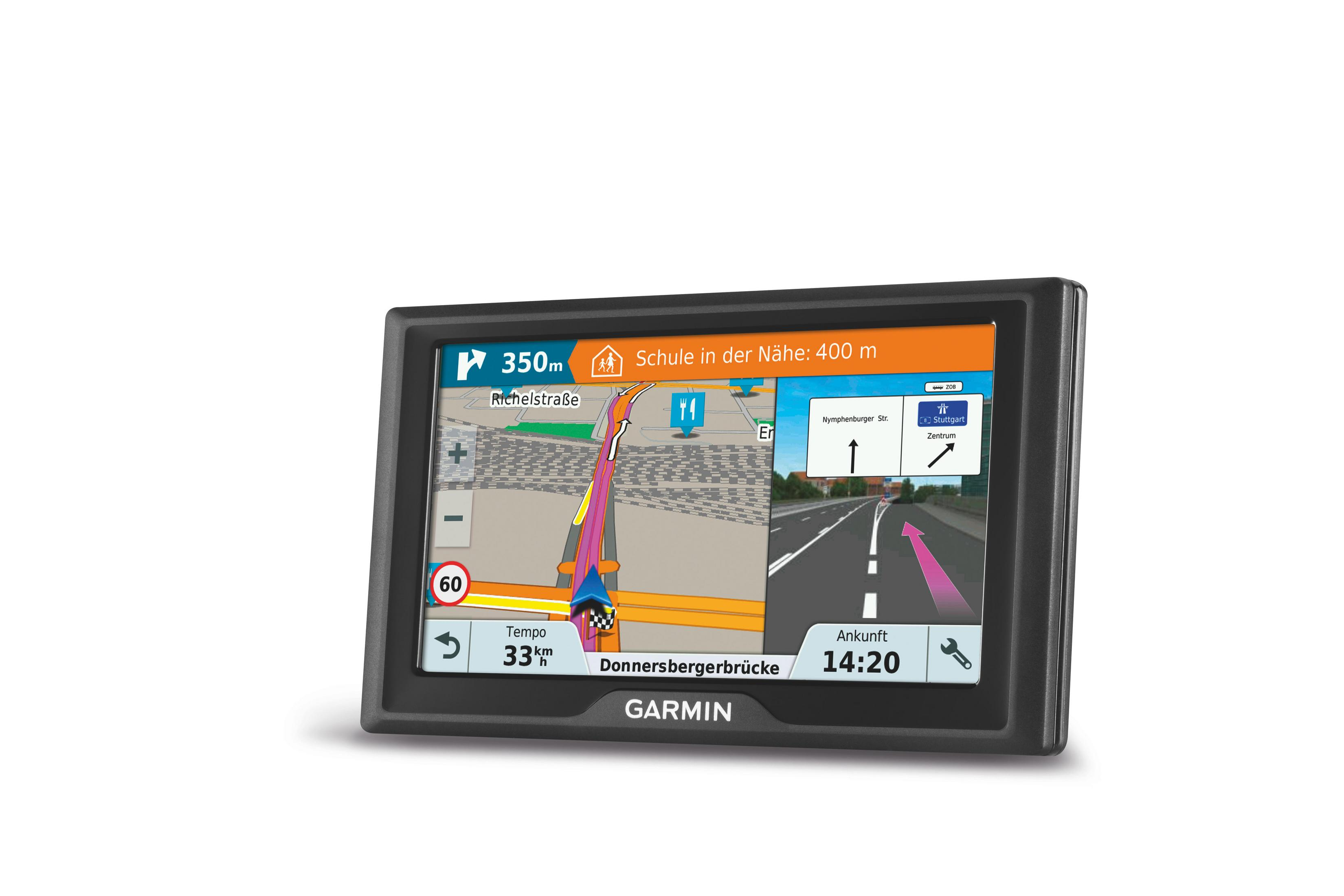 GPS-Gerät mit Kartenansicht. Der Bildschirm zeigt Straßennamen und Geschwindigkeitsbegrenzung.