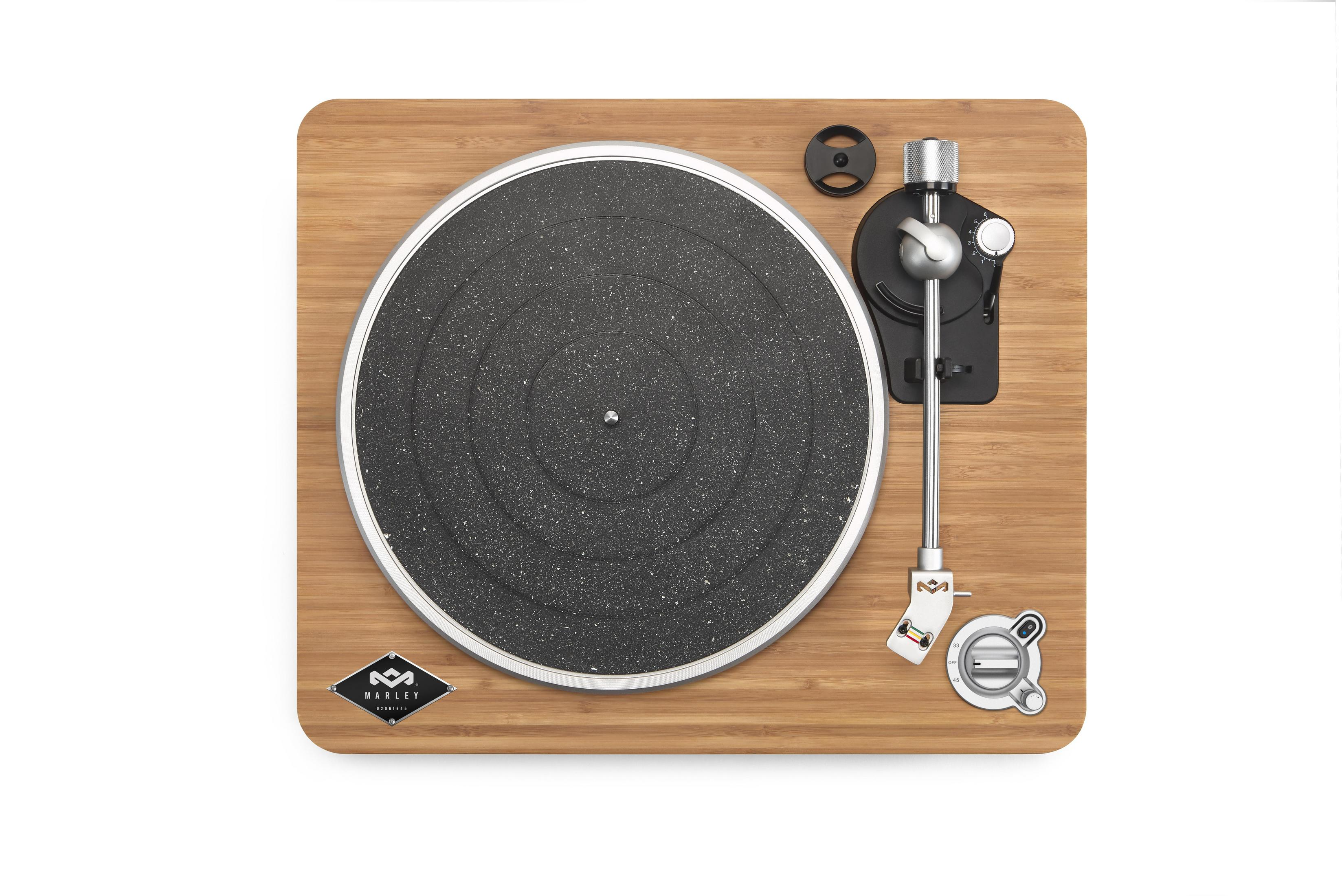 Une platine vinyle en bois avec un plateau noir et le logo Marley.