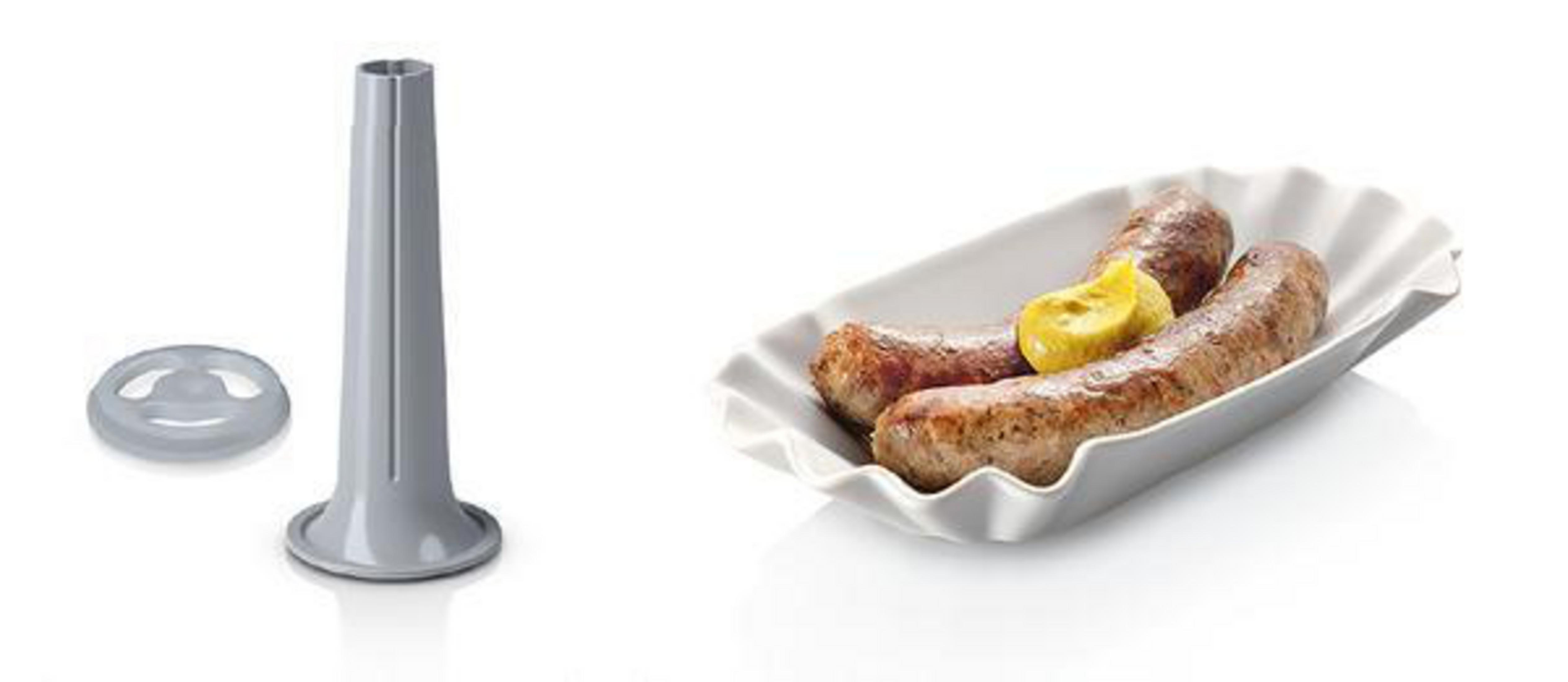 Gotowane kiełbasy z musztardą w białej papierowej tacy i szara maszynka do napełniania kiełbas.