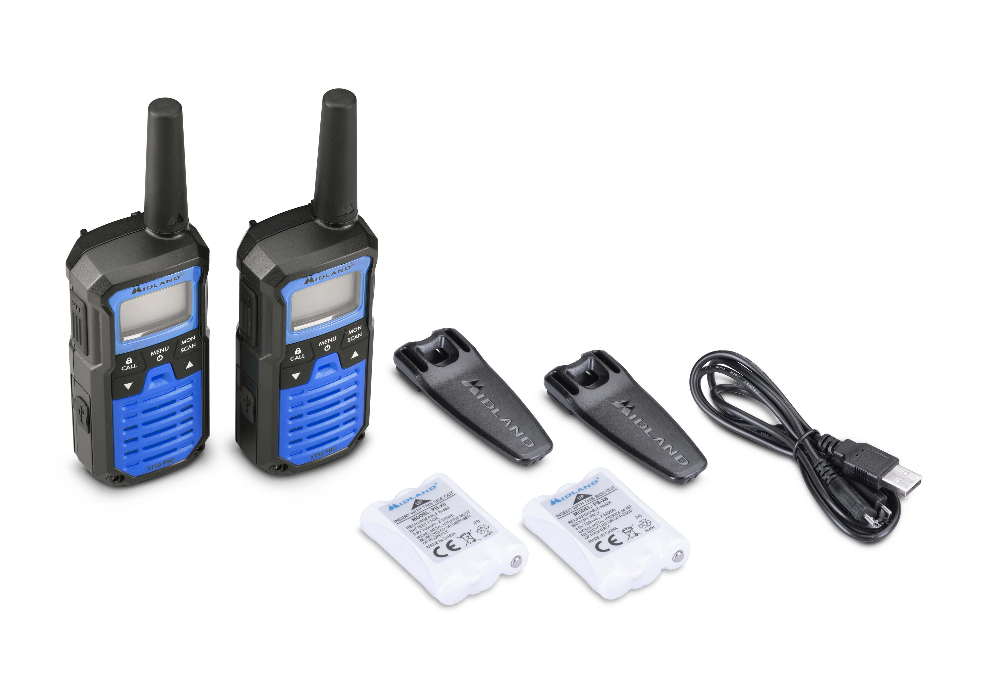 Dwa krótkofalówki i akcesoria. Niebieski i czarny. Akcesoria: ładowarki i baterie.