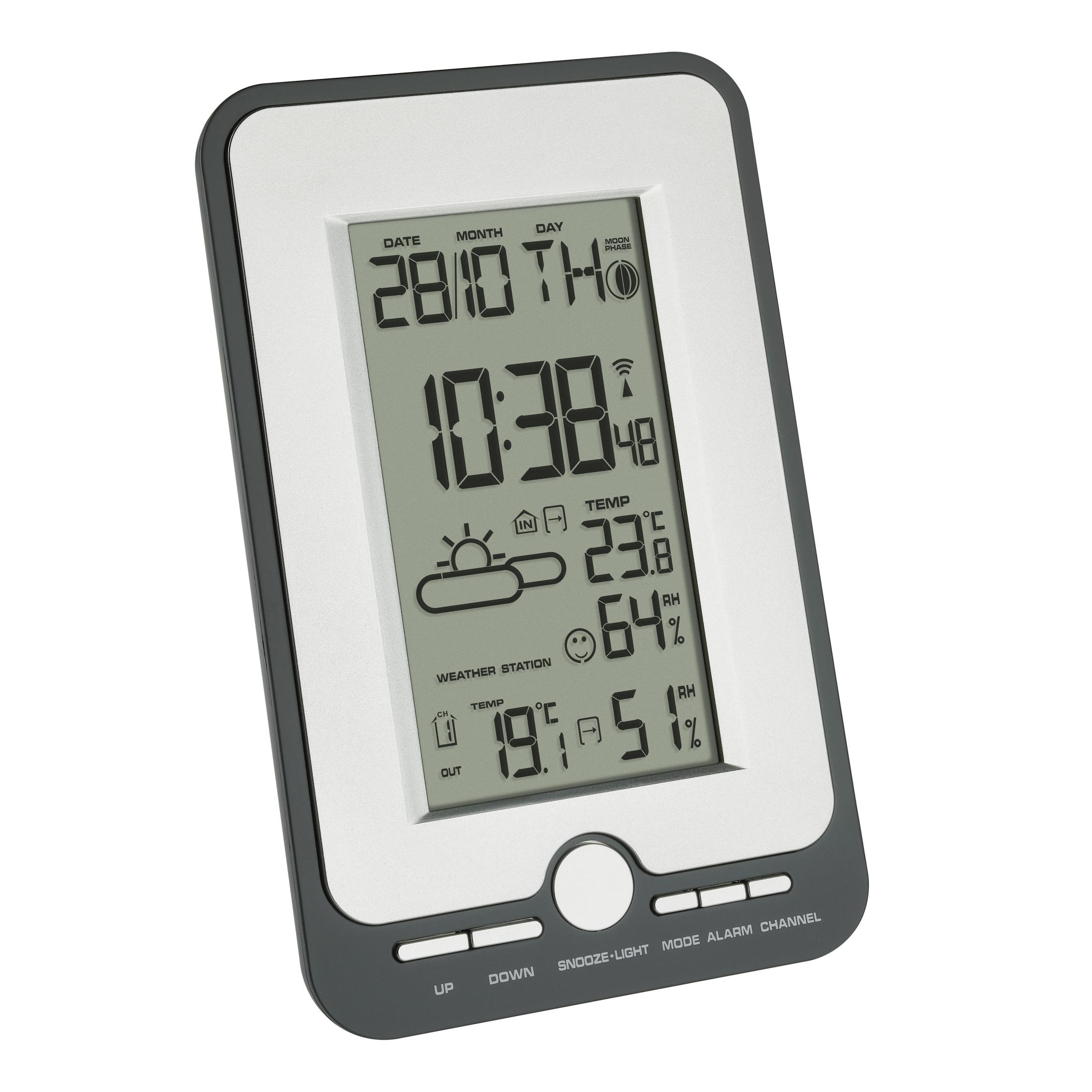 Digitale Wetterstation mit Anzeige von Datum, Uhrzeit, Temperatur, Luftfeuchtigkeit und Wettervorhersage-Symbolen.