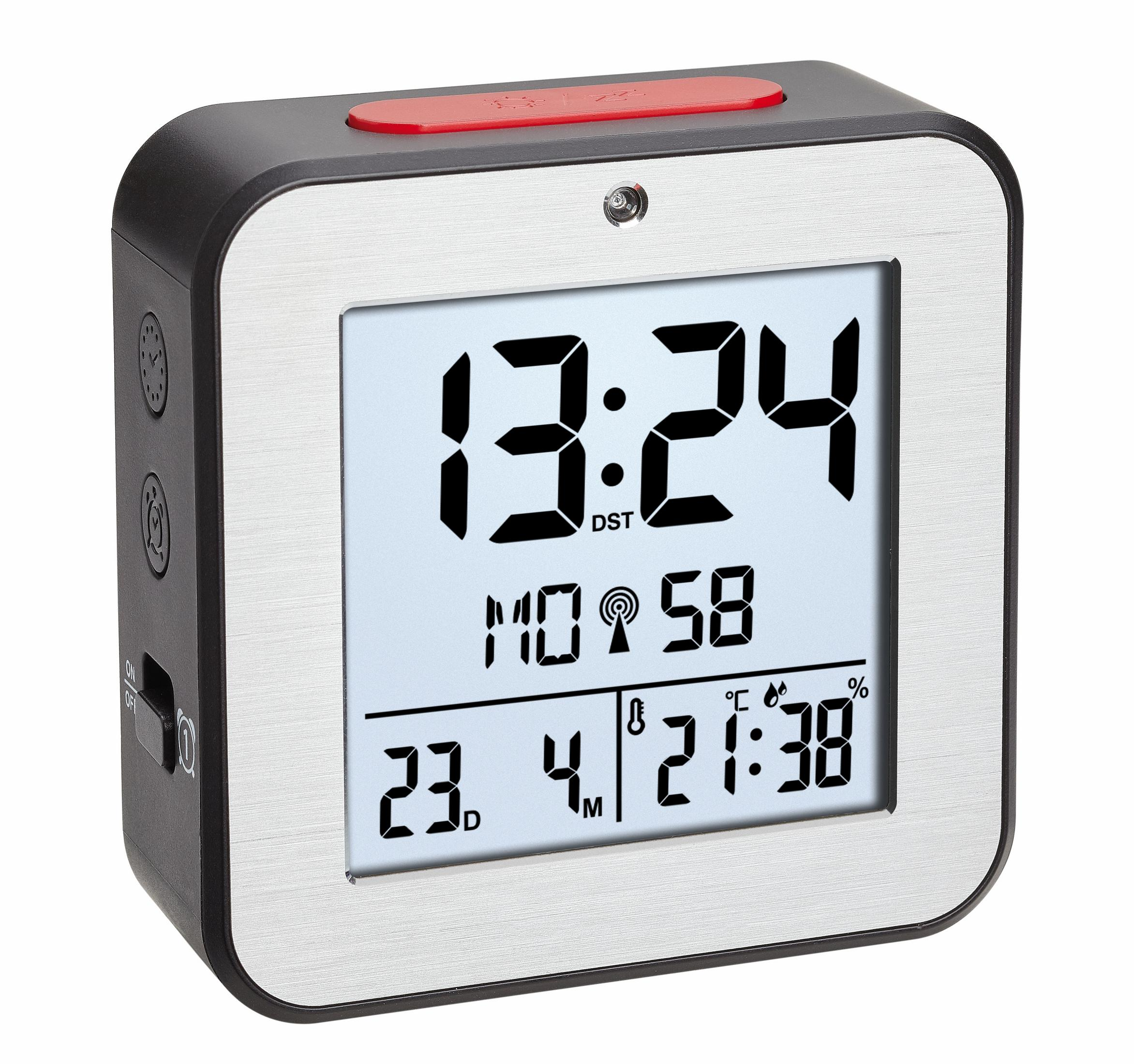 Ein digitaler Wecker, der Uhrzeit, Datum und Temperatur anzeigt.