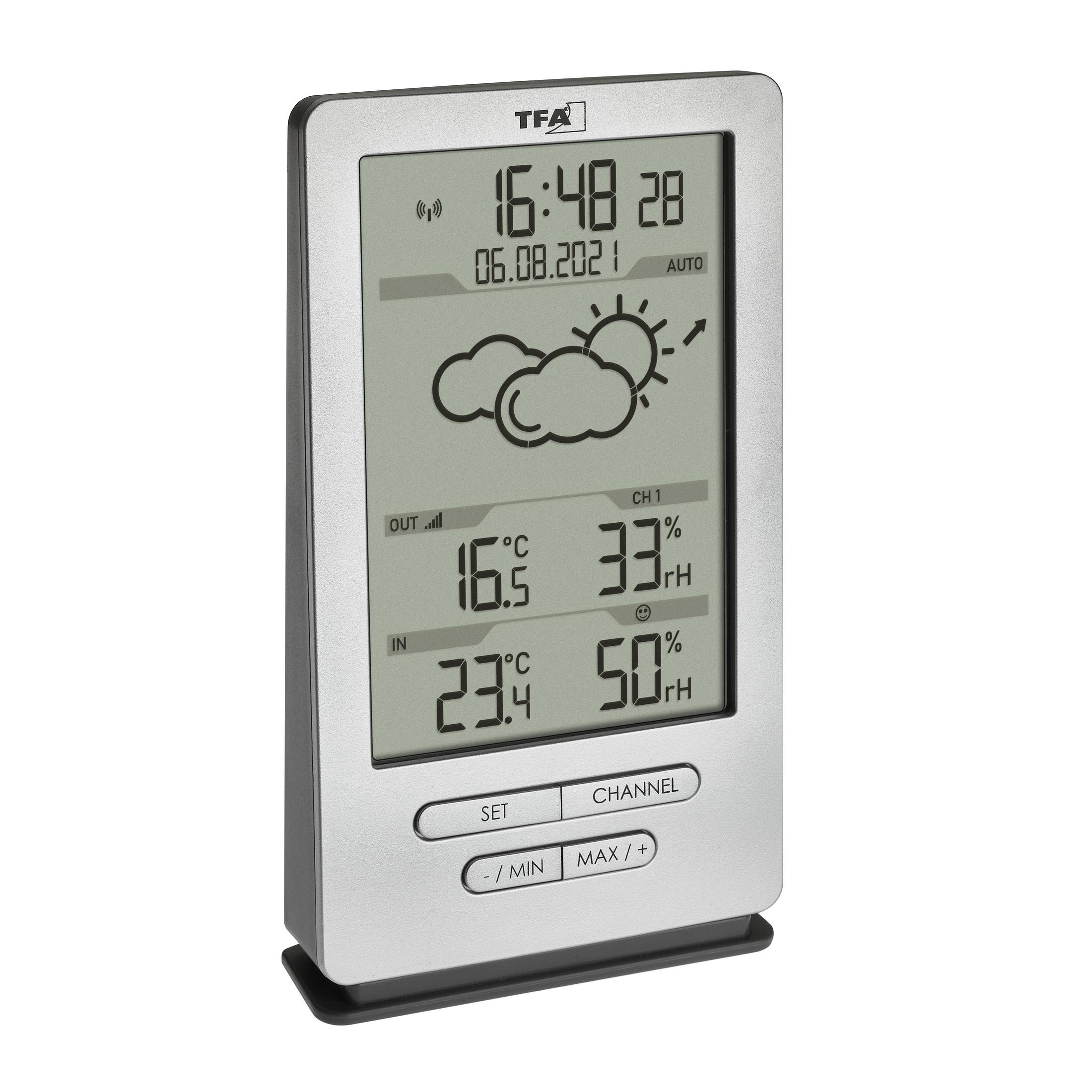Silberne Wetterstation mit Anzeige von Uhrzeit, Datum und Temperatur. Schwarzer Sockel.