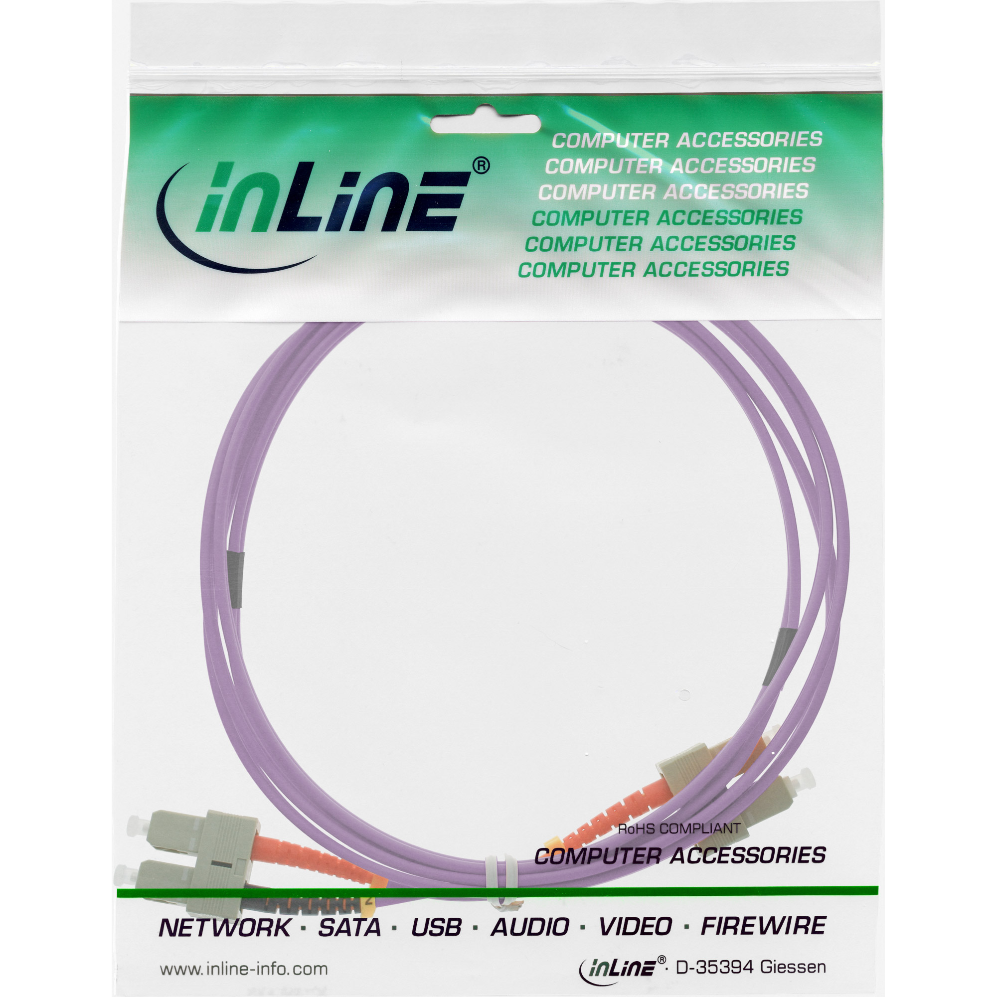 Lila Netzwerkkabel in einer Plastikverpackung. Die Verpackung hat Text und das Inline-Logo.