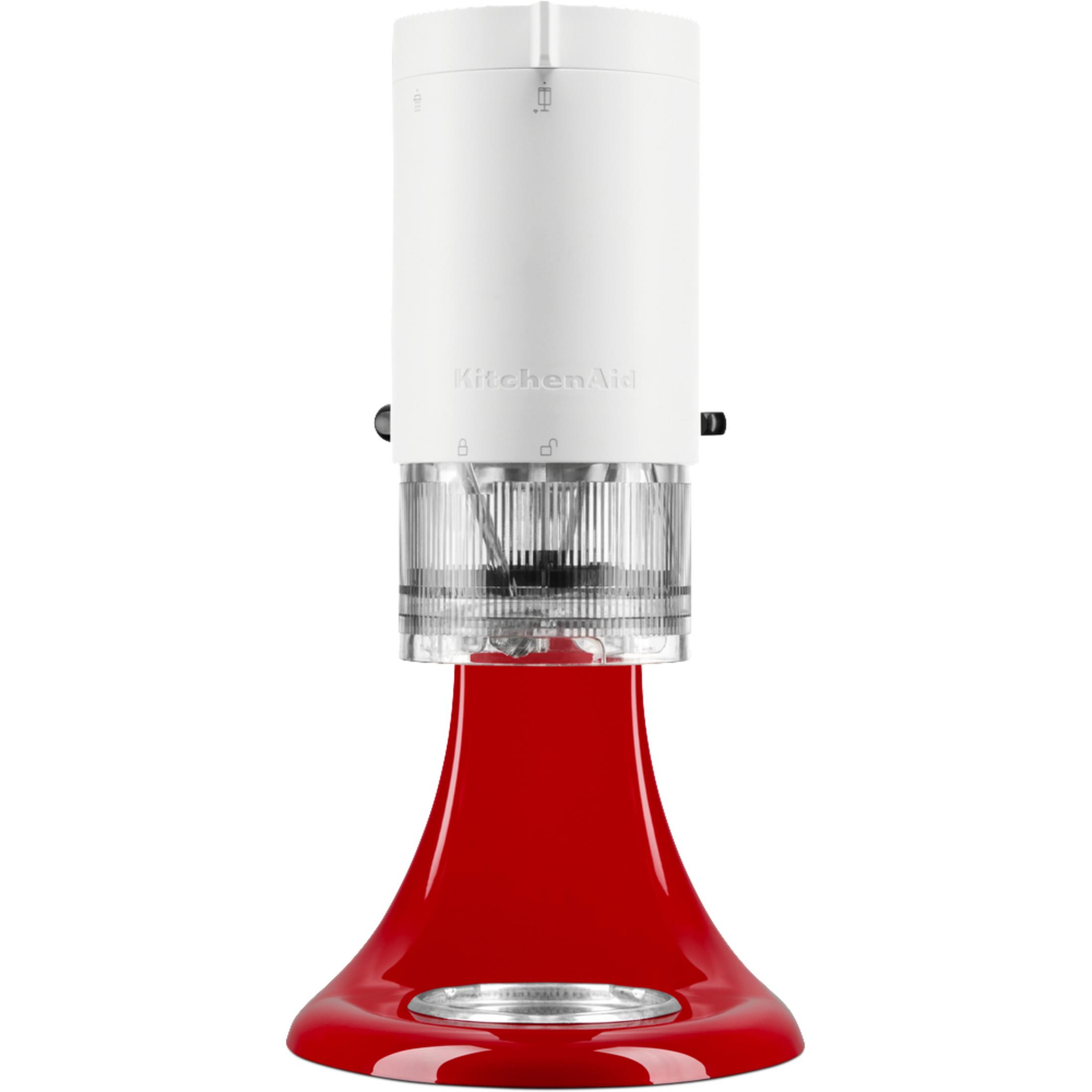 Roter KitchenAid-Küchenmixer. Weißer Aufsatz mit Markennamen. Roter Sockel. Der Mixer steht aufrecht.