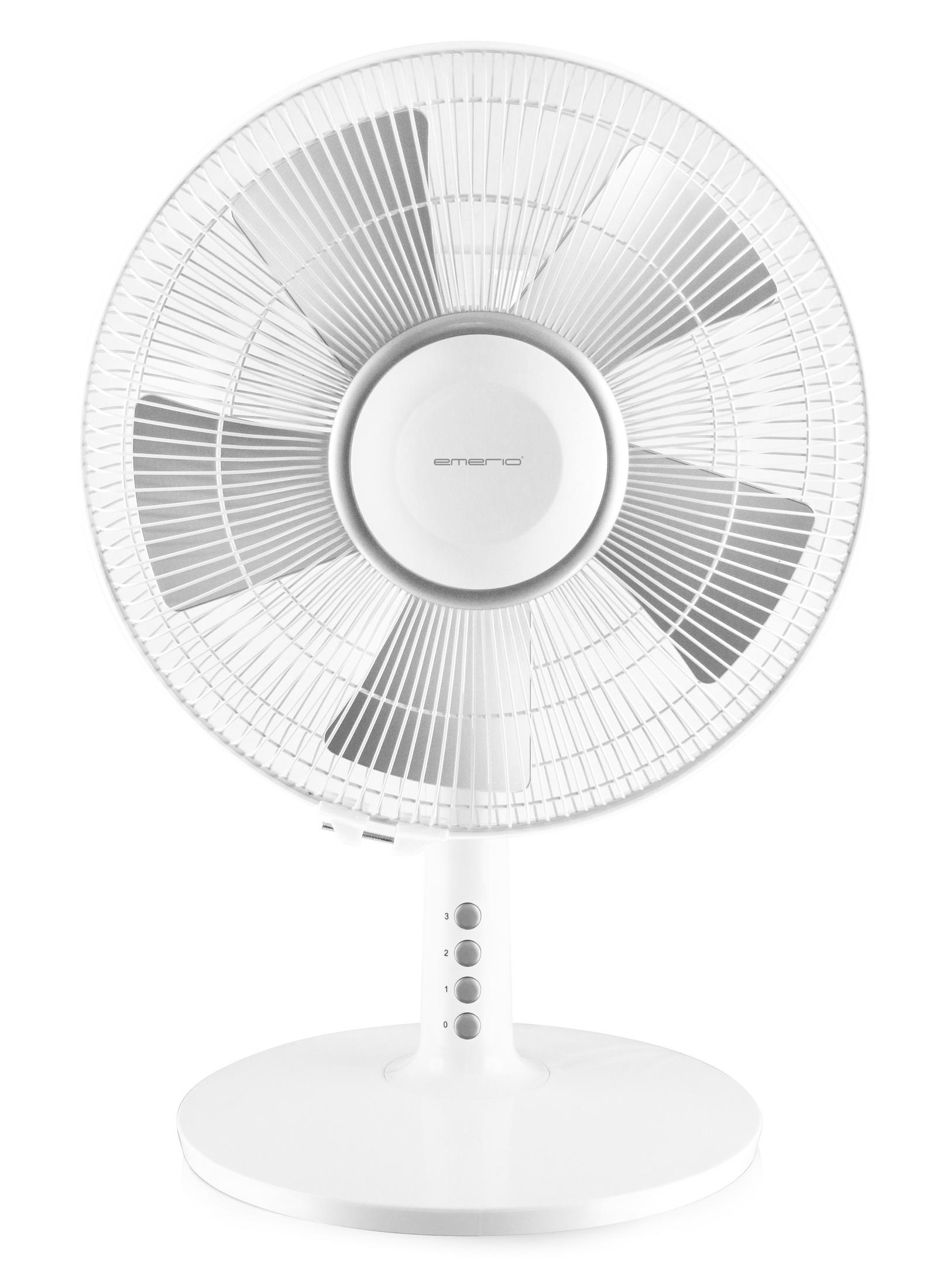 Ventilatore elettrico bianco. Ha tre impostazioni di velocità. Le pale sono visibili.