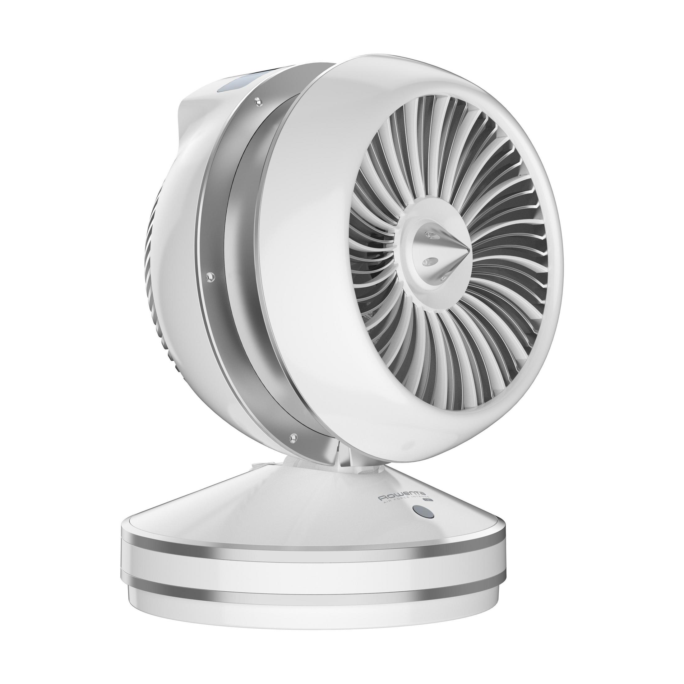 Un ventilatore bianco con dettagli argentati su una base bianca.