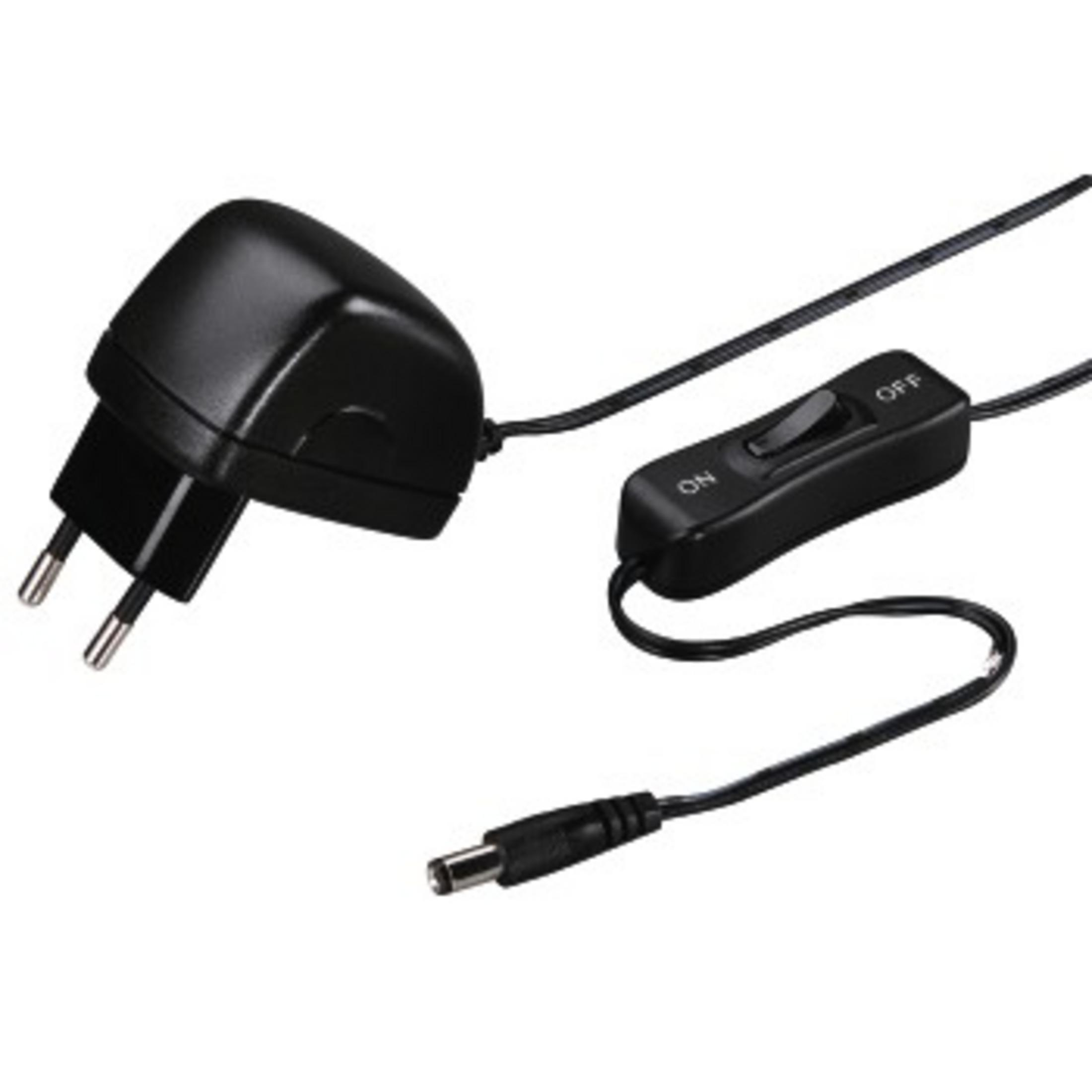 Schwarzer Netzadapter mit Eurostecker und schwarzem Schalter. Das Kabel hat einen DC-Stecker.