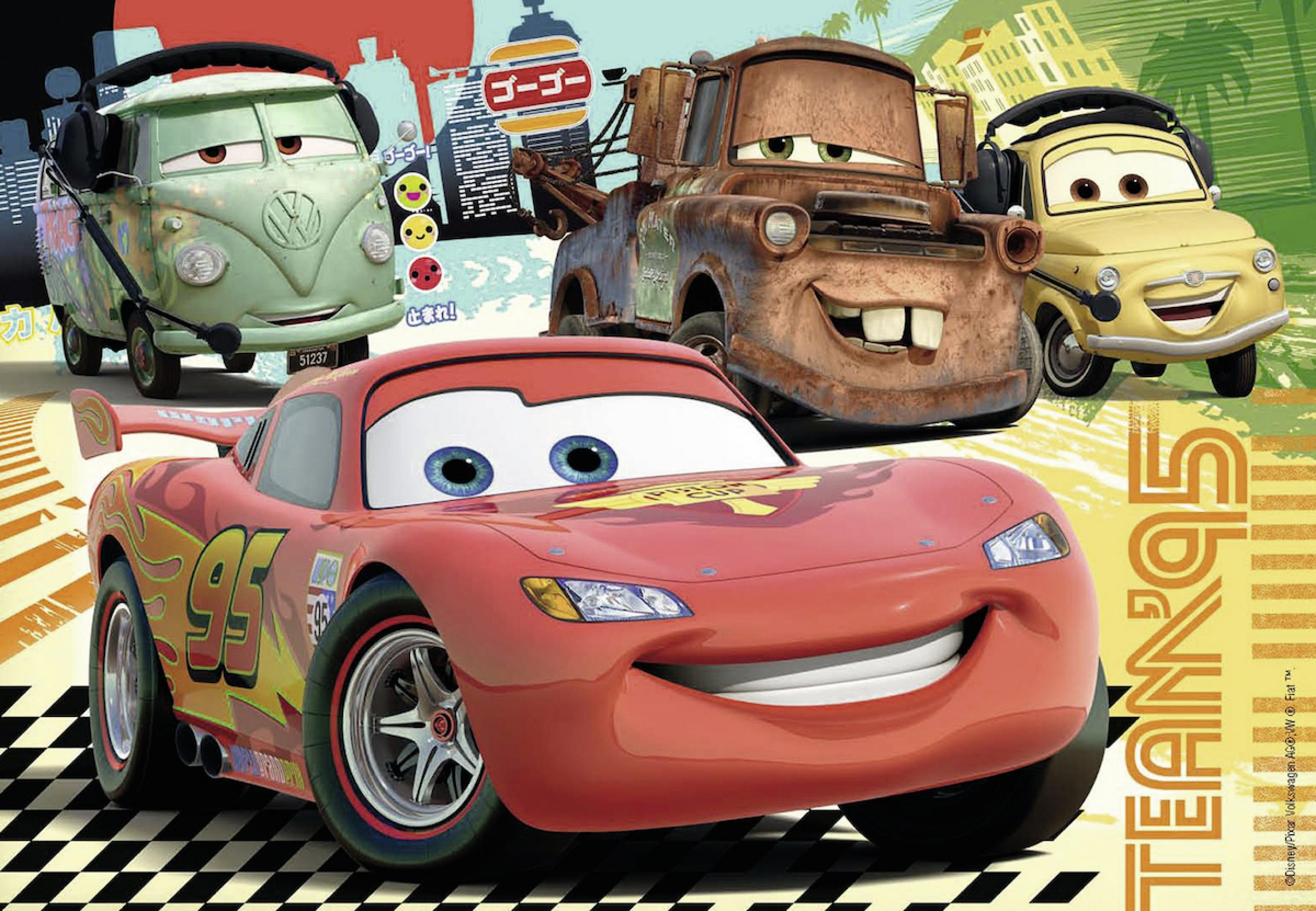 Puzzle drużyny Cars. McQueen i inne samochody w otoczeniu wyścigów na szachownicy.