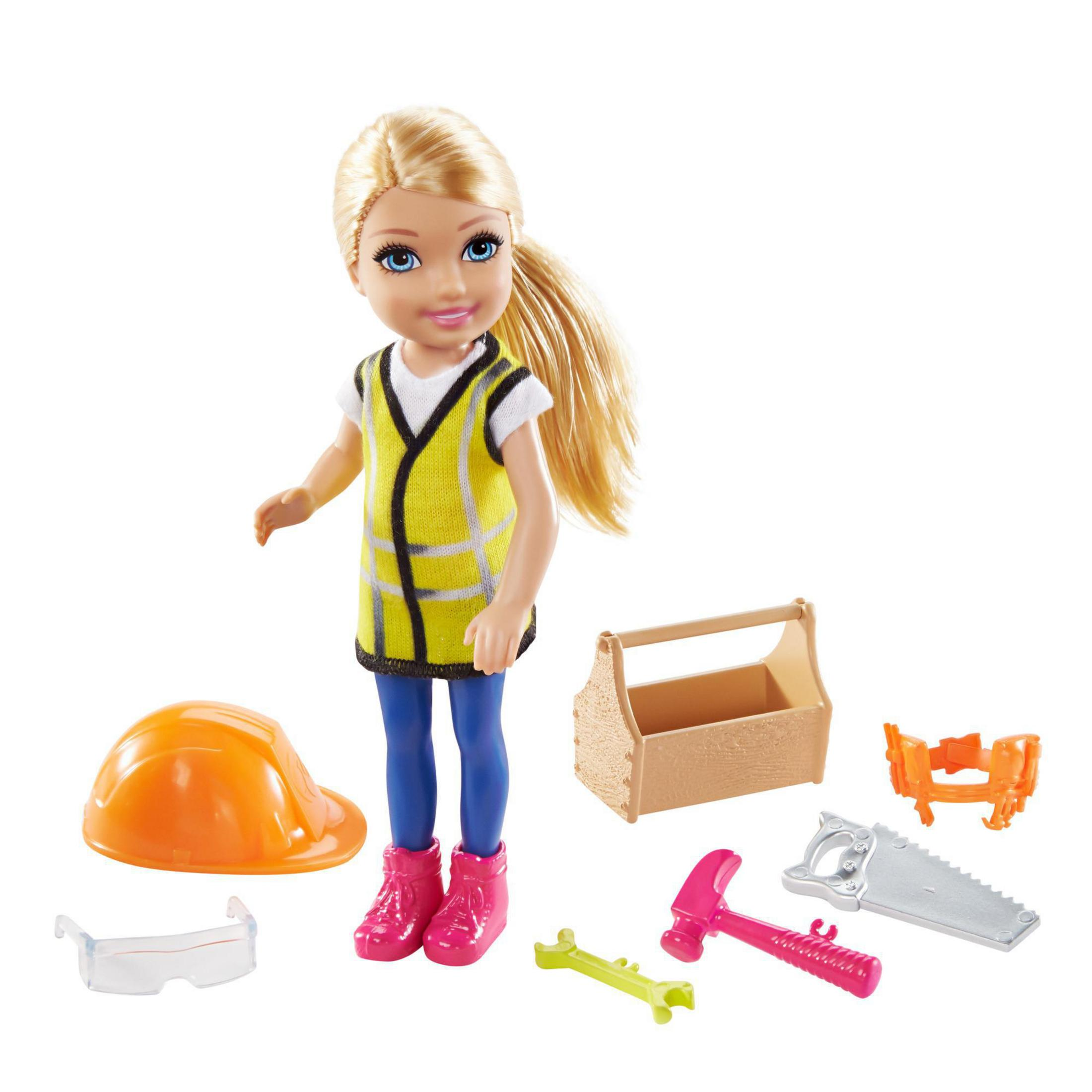 Eine Puppe mit Werkzeugen. Blondes Haar, gelbe Weste und Schutzhelm. Verschiedene Werkzeuge sind vorhanden.