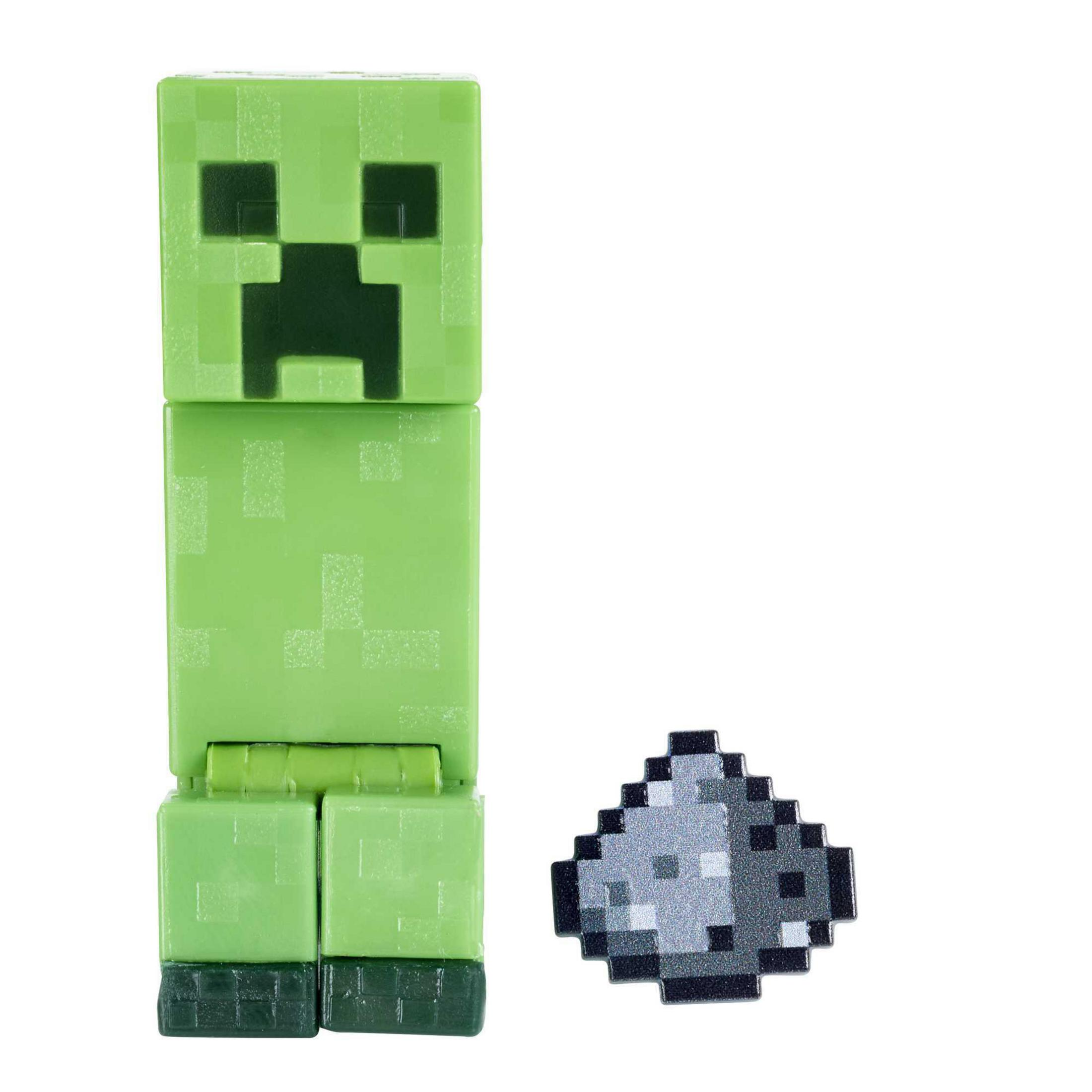 Grünes Minecraft Creeper-Spielzeug und ein grauer pixeliger Block. Weißer Hintergrund.